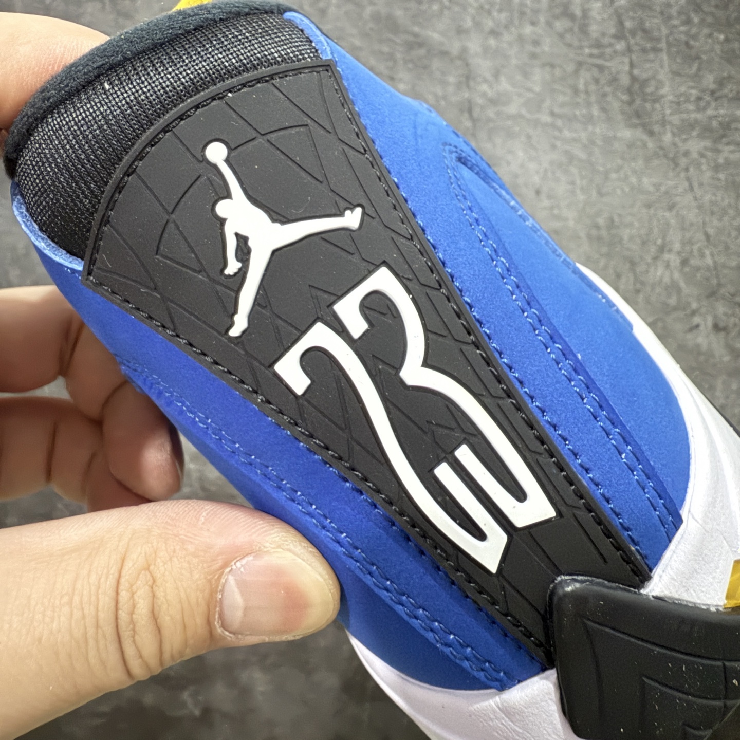 图片[2]-【xp纯原版】Air Jordan AJ14 新版兰尼 487471-407 外贸特供批次 原楦原档案数据开模打造 原厂中底拉帮钢印 原盒原配 以法拉利 550 Maranello 为设计灵感 类似跑车的全新流线鞋型 鞋头的麂皮与鞋身的荔枝皮相结合 最具代表性的黑红配色 中底内侧开创性的透气孔设计 看起来与跑车的进气口如出一辙 盾牌造型更能让人们直接想到法拉利的 Logo 尺码：40 40.5 41 42 42.5 43 44 44.5 45 46 47.5-选品中心