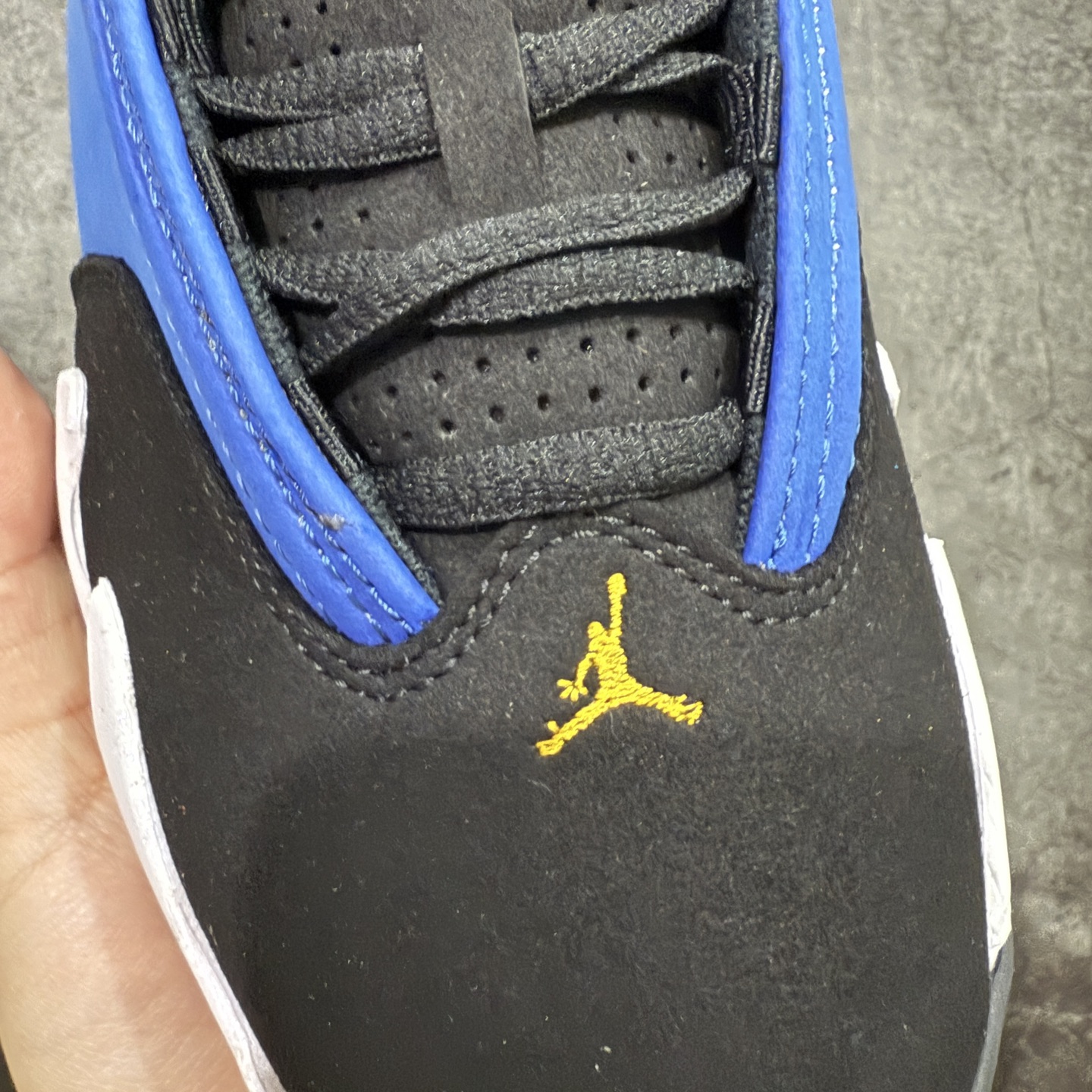 图片[5]-【xp纯原版】Air Jordan AJ14 新版兰尼 487471-407 外贸特供批次 原楦原档案数据开模打造 原厂中底拉帮钢印 原盒原配 以法拉利 550 Maranello 为设计灵感 类似跑车的全新流线鞋型 鞋头的麂皮与鞋身的荔枝皮相结合 最具代表性的黑红配色 中底内侧开创性的透气孔设计 看起来与跑车的进气口如出一辙 盾牌造型更能让人们直接想到法拉利的 Logo 尺码：40 40.5 41 42 42.5 43 44 44.5 45 46 47.5-选品中心