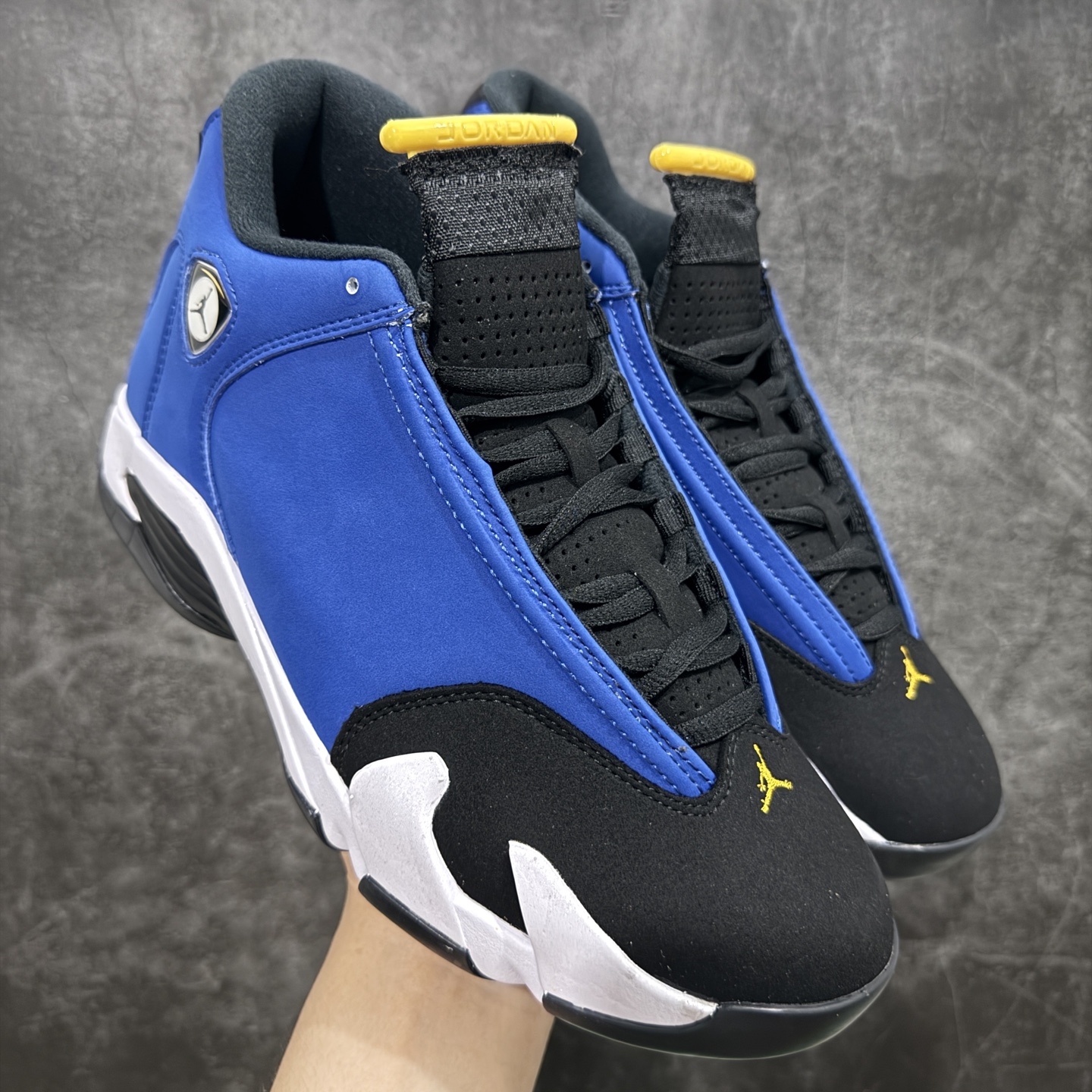 【xp纯原版】Air Jordan AJ14 新版兰尼 487471-407 外贸特供批次 原楦原档案数据开模打造 原厂中底拉帮钢印 原盒原配 以法拉利 550 Maranello 为设计灵感 类似跑车的全新流线鞋型 鞋头的麂皮与鞋身的荔枝皮相结合 最具代表性的黑红配色 中底内侧开创性的透气孔设计 看起来与跑车的进气口如出一辙 盾牌造型更能让人们直接想到法拉利的 Logo 尺码：40 40.5 41 42 42.5 43 44 44.5 45 46 47.5-选品中心