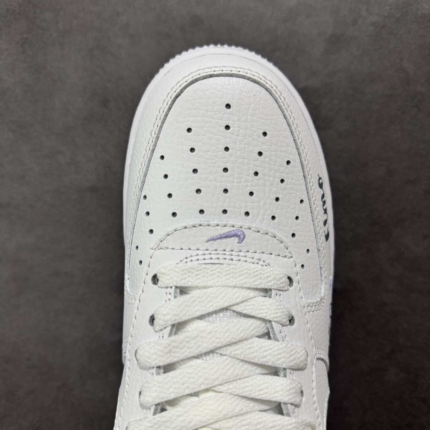 260 定制版520系列限定 “芝麻街”Nike Air Force 1 “SESAME STREET”空军一号定制低帮板鞋 FB8971-080