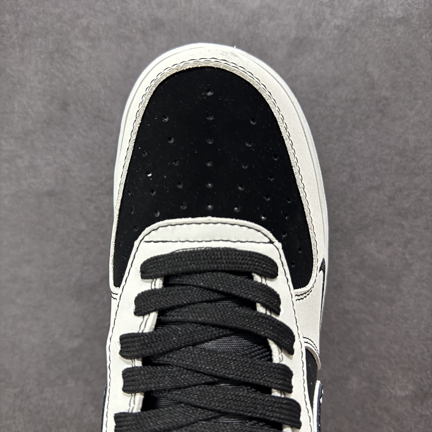 260 定制版海外限量发售！NIke Air Force 1 '07 Low “权志龙联名——菊花勾”空军一号 DF0188-055