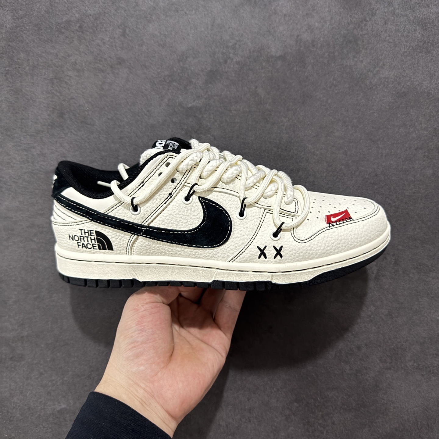 300 定制版Nike SB Dunk Low 北面系列 绑带米白黑勾 周年高端定制 低帮休闲板鞋 YX5066-286