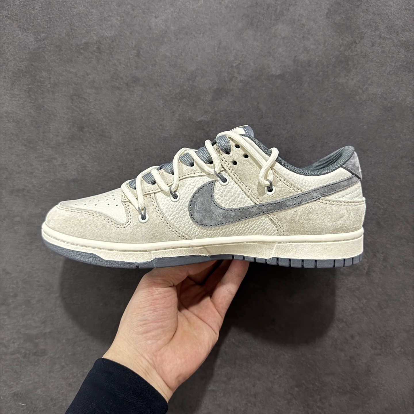 300 定制版Nike SB Dunk Low 斯图西系列 绑带猪八灰勾 周年高端定制 低帮休闲板鞋 DM6868-093