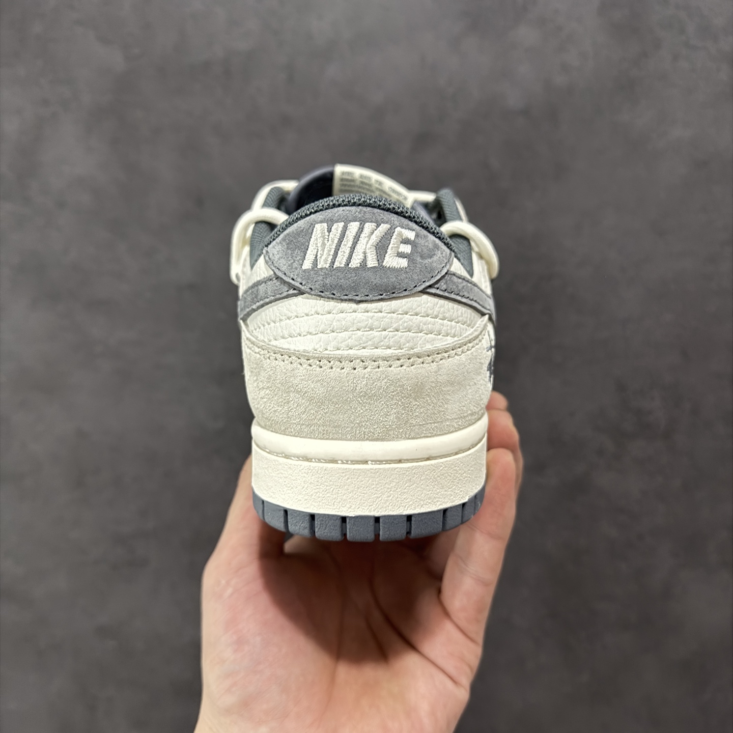 300 定制版Nike SB Dunk Low 斯图西系列 绑带猪八灰勾 周年高端定制 低帮休闲板鞋 DM6868-093