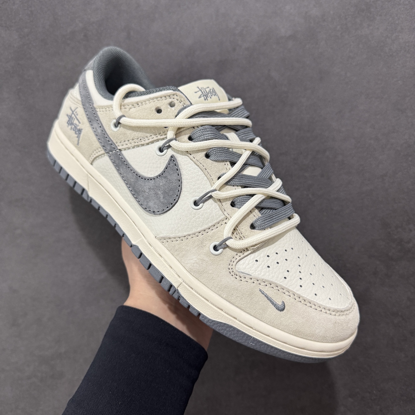 300 定制版Nike SB Dunk Low 斯图西系列 绑带猪八灰勾 周年高端定制 低帮休闲板鞋 DM6868-093