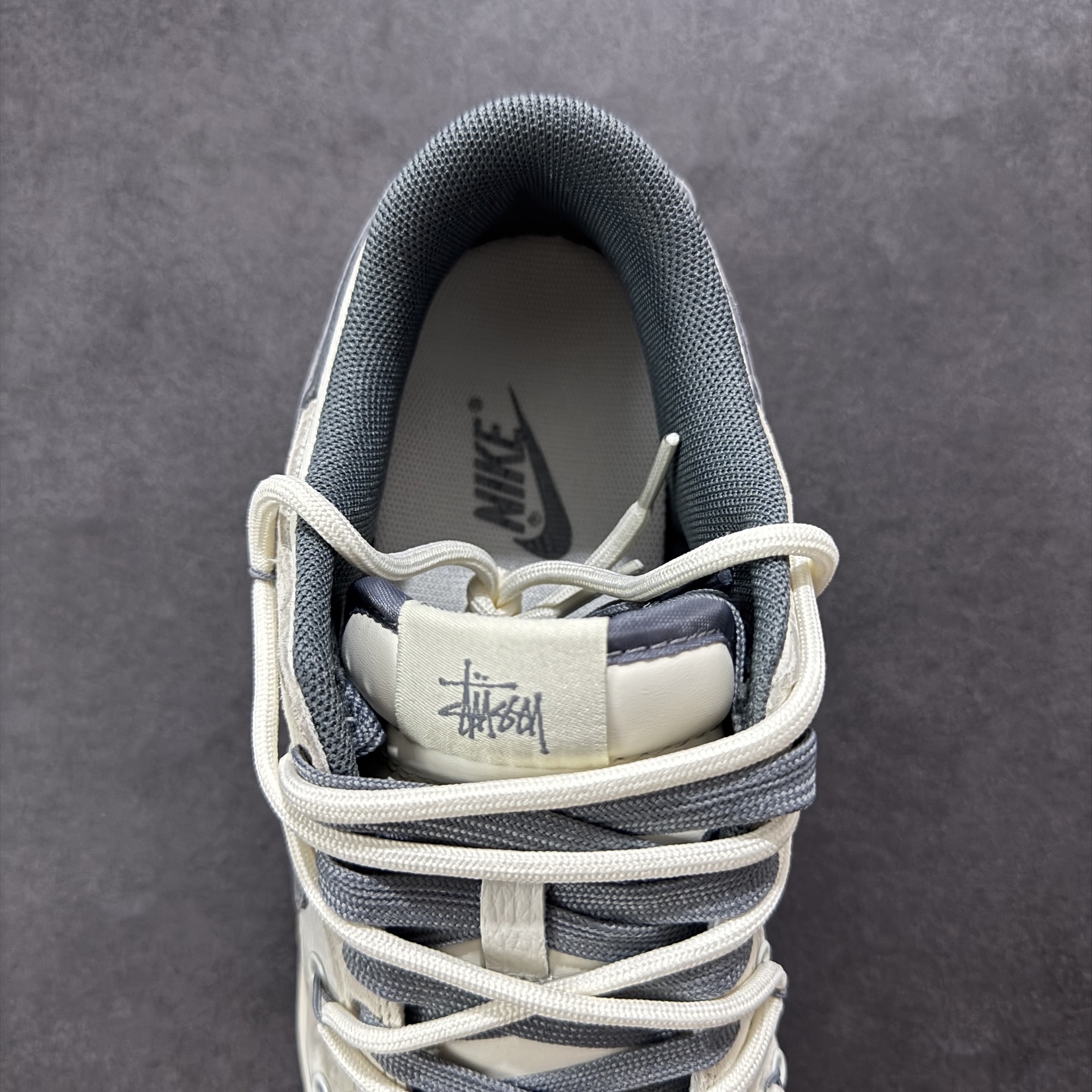 300 定制版Nike SB Dunk Low 斯图西系列 绑带猪八灰勾 周年高端定制 低帮休闲板鞋 DM6868-093