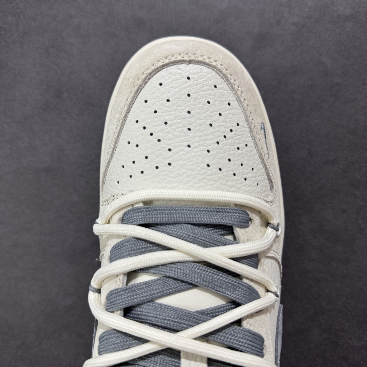 300 定制版Nike SB Dunk Low 斯图西系列 绑带猪八灰勾 周年高端定制 低帮休闲板鞋 DM6868-093