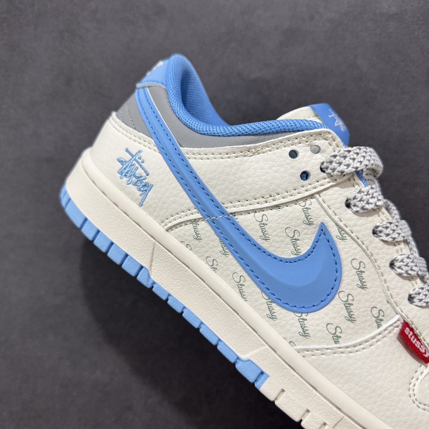 280 定制版Nike SB Dunk Low 斯图西联名 立体天蓝勾 周年高端定制 低帮休闲板鞋 XS6089-539