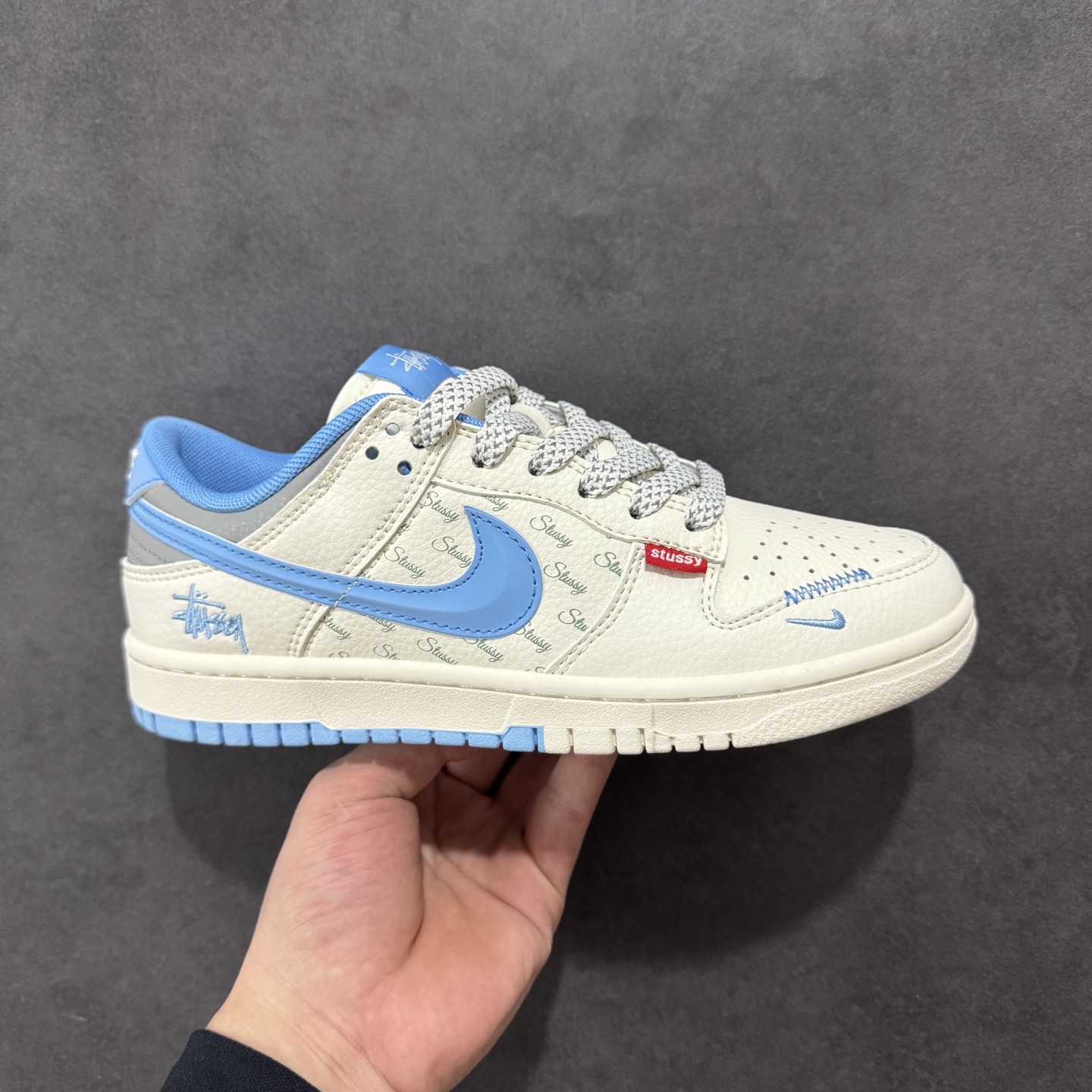 280 定制版Nike SB Dunk Low 斯图西联名 立体天蓝勾 周年高端定制 低帮休闲板鞋 XS6089-539