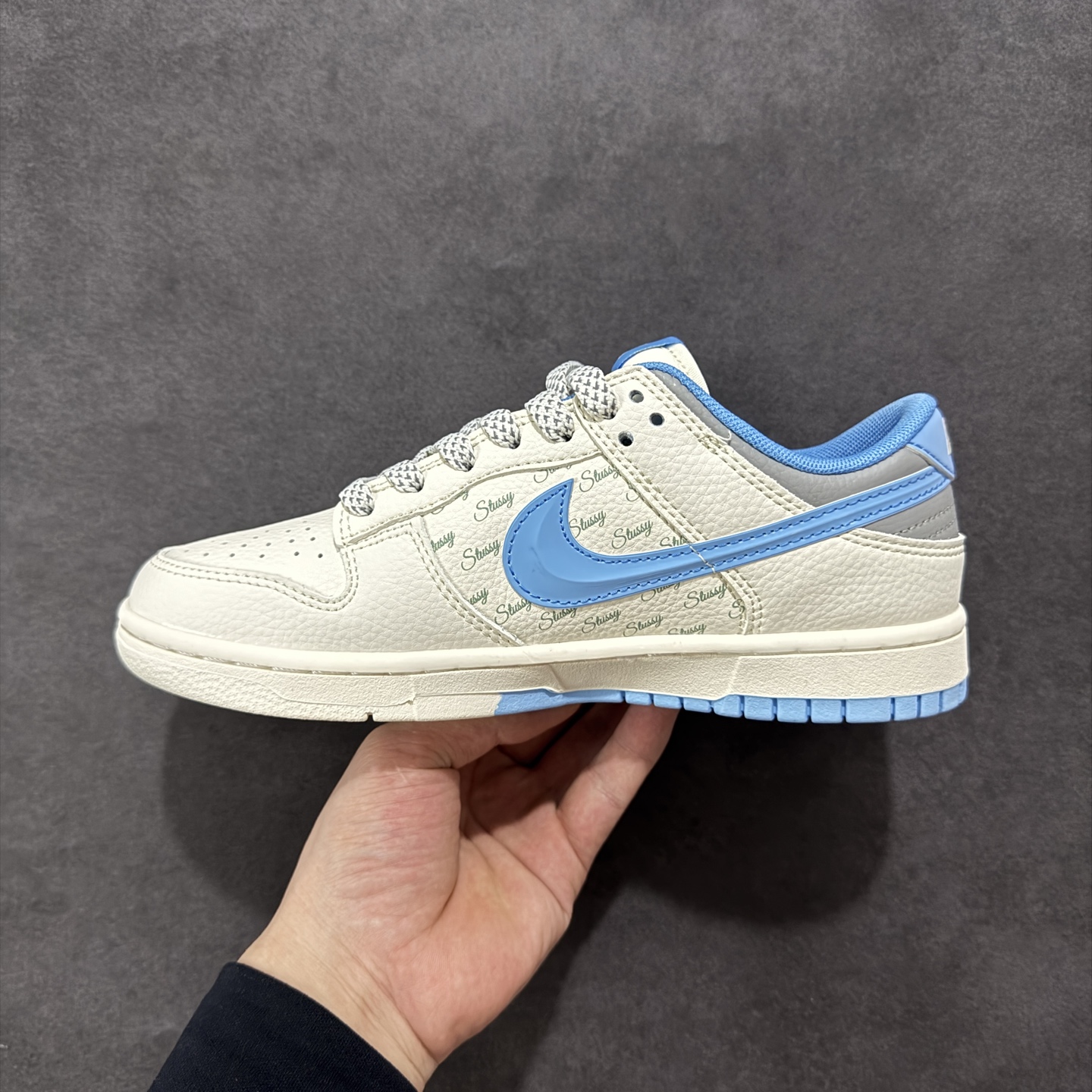 280 定制版Nike SB Dunk Low 斯图西联名 立体天蓝勾 周年高端定制 低帮休闲板鞋 XS6089-539