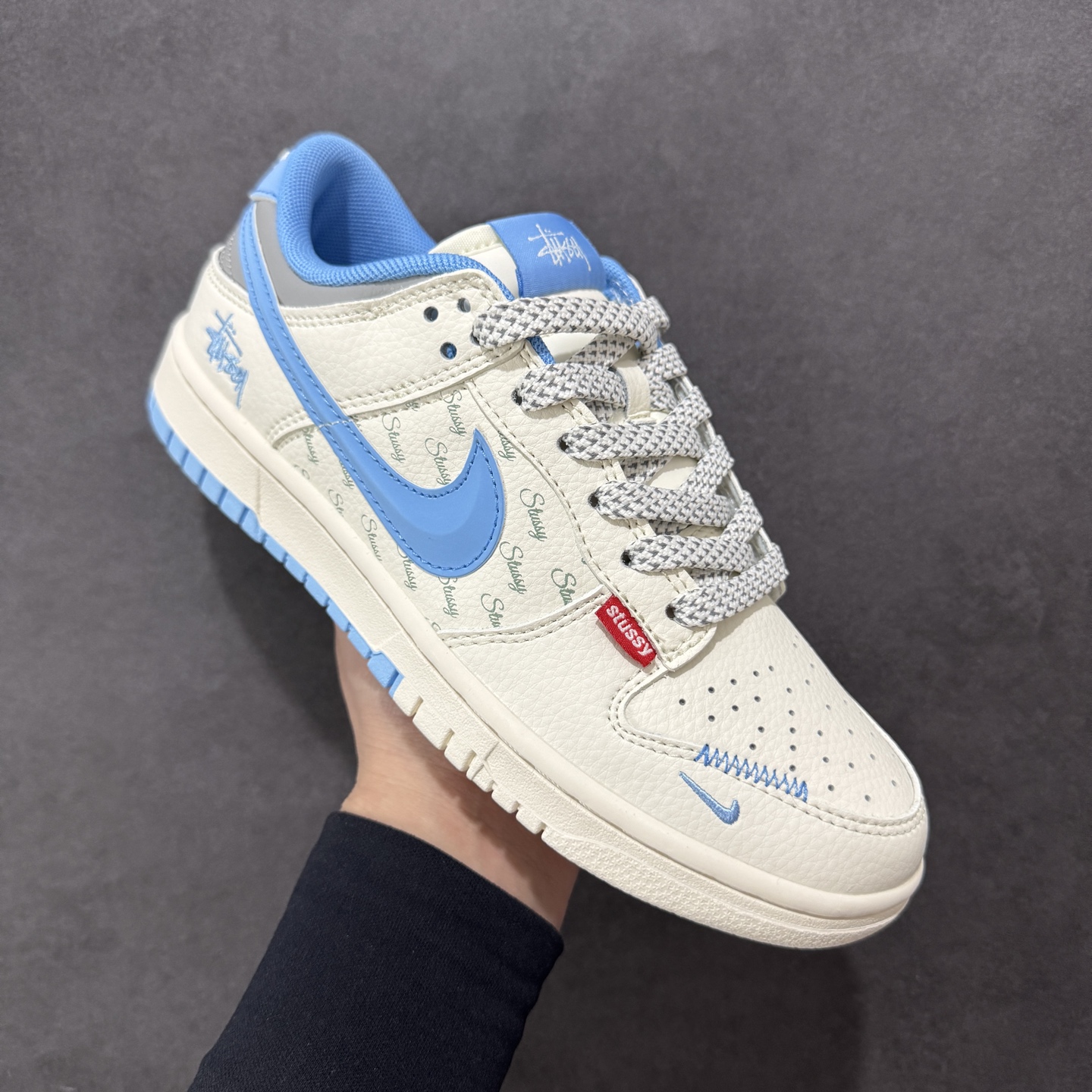 280 定制版Nike SB Dunk Low 斯图西联名 立体天蓝勾 周年高端定制 低帮休闲板鞋 XS6089-539