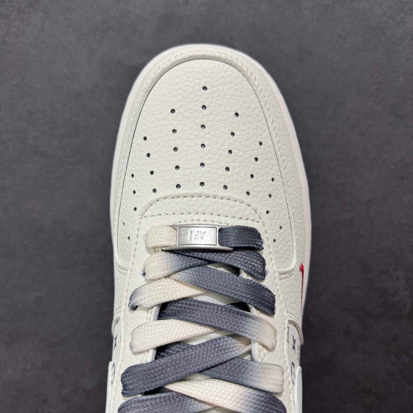 260 定制版海外限量发售！NIke Air Force 1 '07 Low “Supreme联名——双拼灰印花”空军一号 低帮 运动鞋 HH7518-077