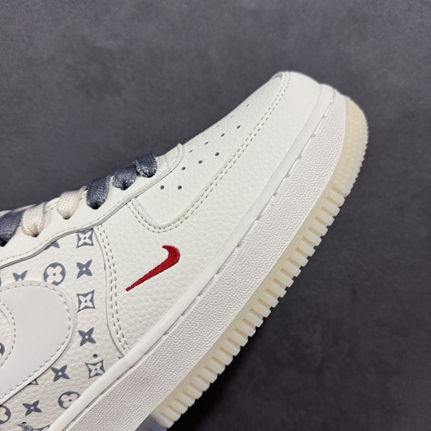 260 定制版海外限量发售！NIke Air Force 1 '07 Low “Supreme联名——双拼灰印花”空军一号 低帮 运动鞋 HH7518-077