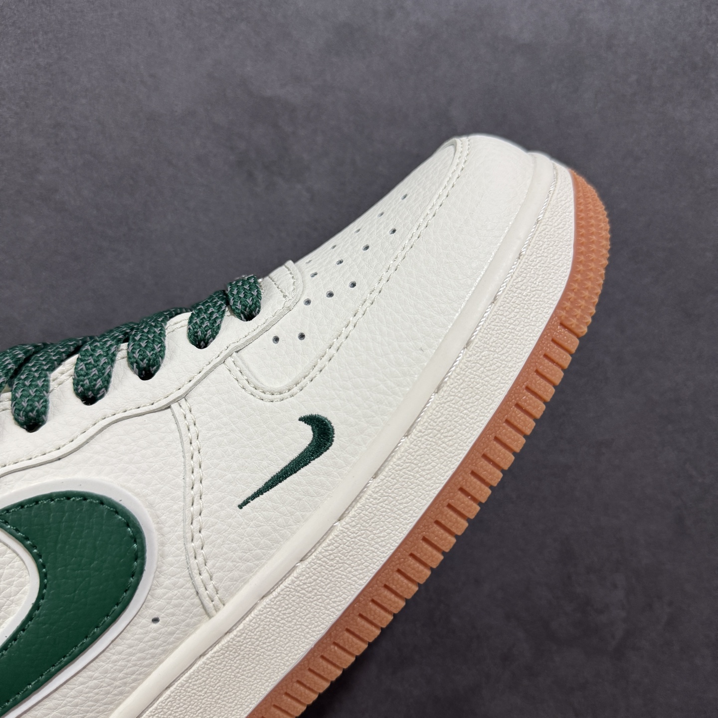 260 定制版Nike Air Force 1'07 Low 斯图西联名 绿勾生胶 空军一号低帮休闲板鞋 XX3168-138