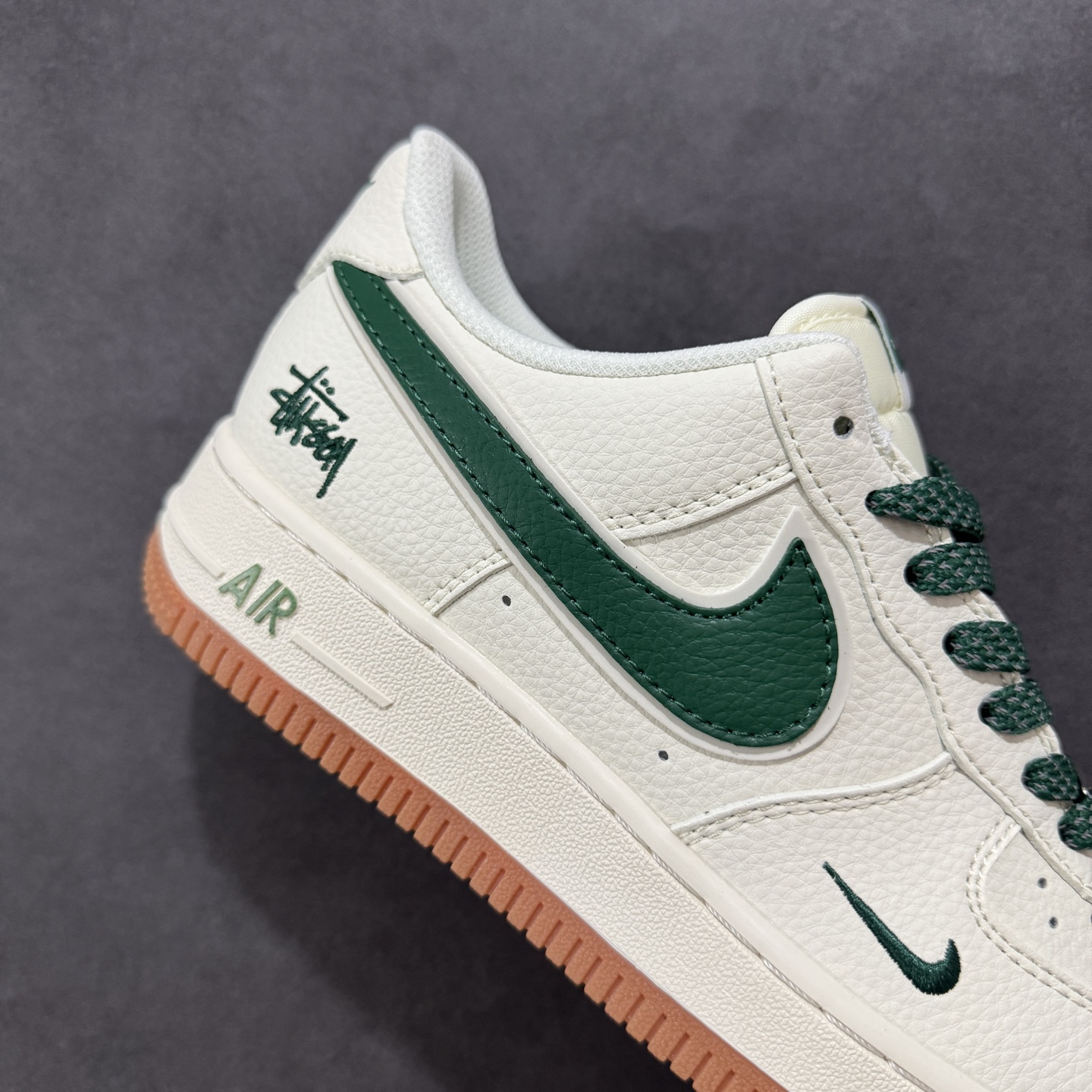 260 定制版Nike Air Force 1'07 Low 斯图西联名 绿勾生胶 空军一号低帮休闲板鞋 XX3168-138