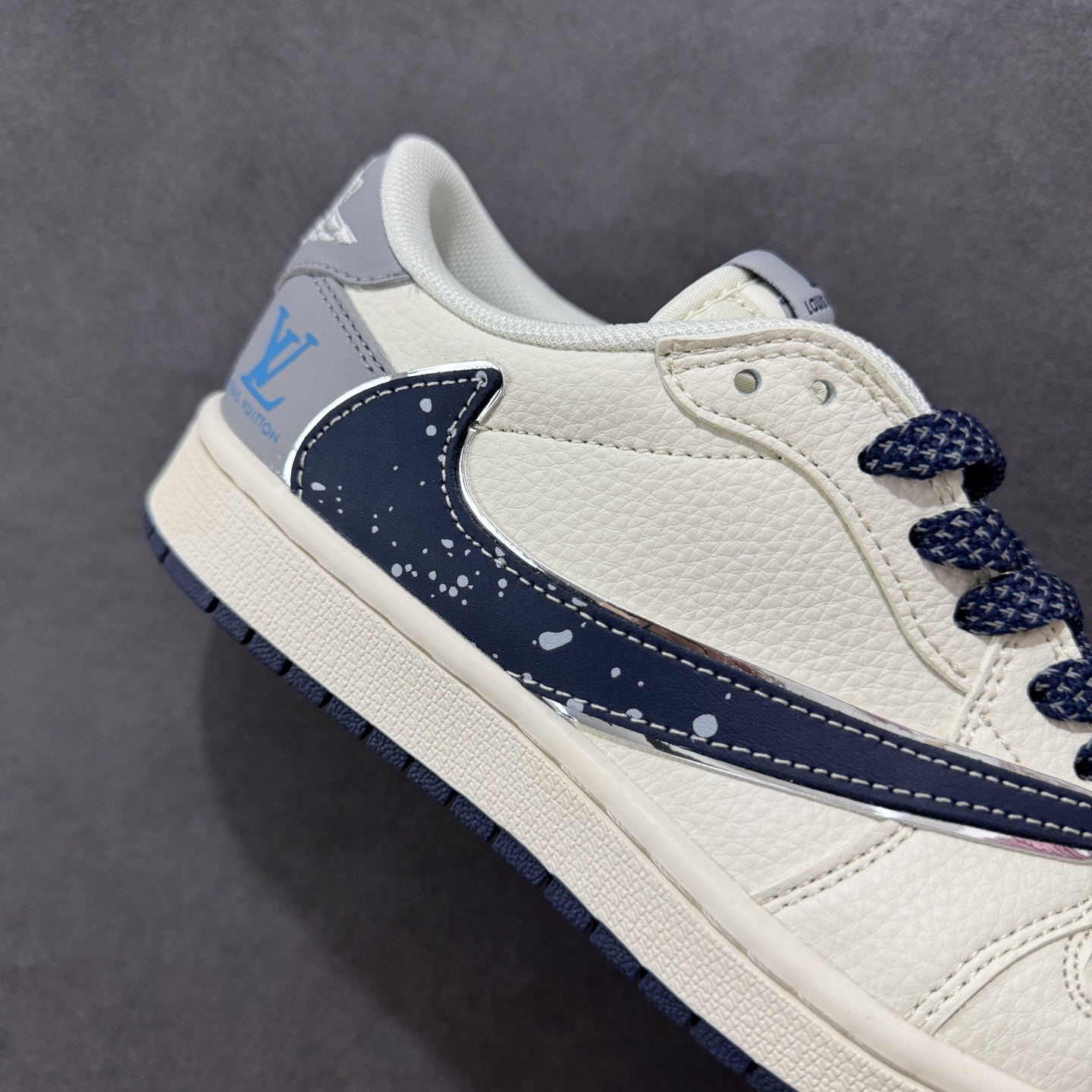 280 定制版Travis Scott x Fragment Design x Air Jordan 1 Low SP AJ1 斯图西联名 灰线火焰 低帮文化休闲板鞋 ZH2598-230