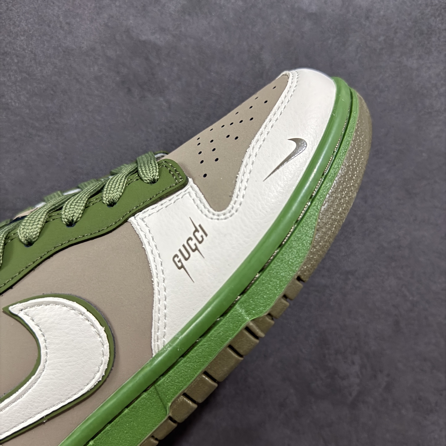 260 定制版Nike SB Dunk Low x GUCCI 白棕绿小钩 XY2026-150