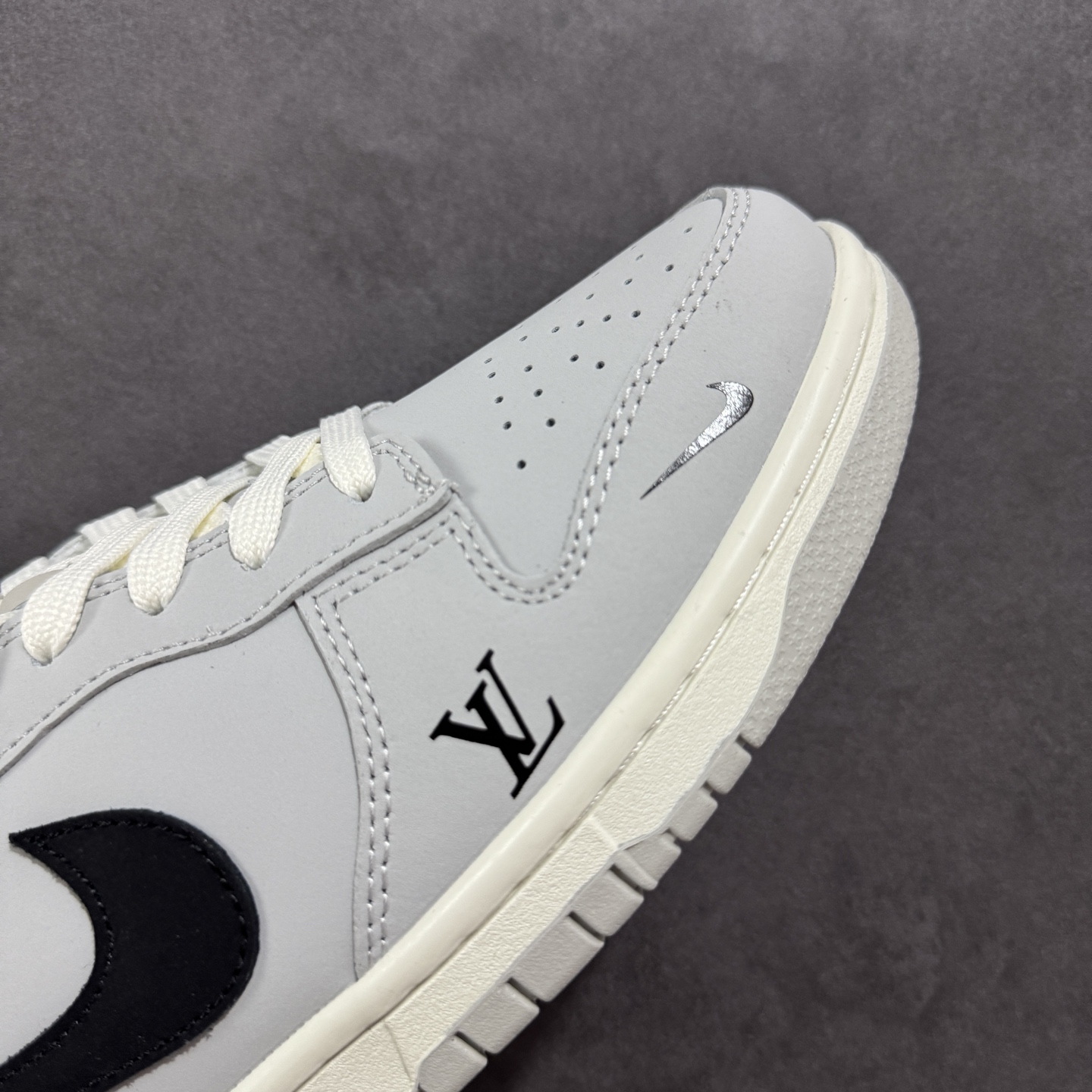 260 定制版Nike SB Dunk Low x Louis Vuitton 灰黑小钩 XY2026-153