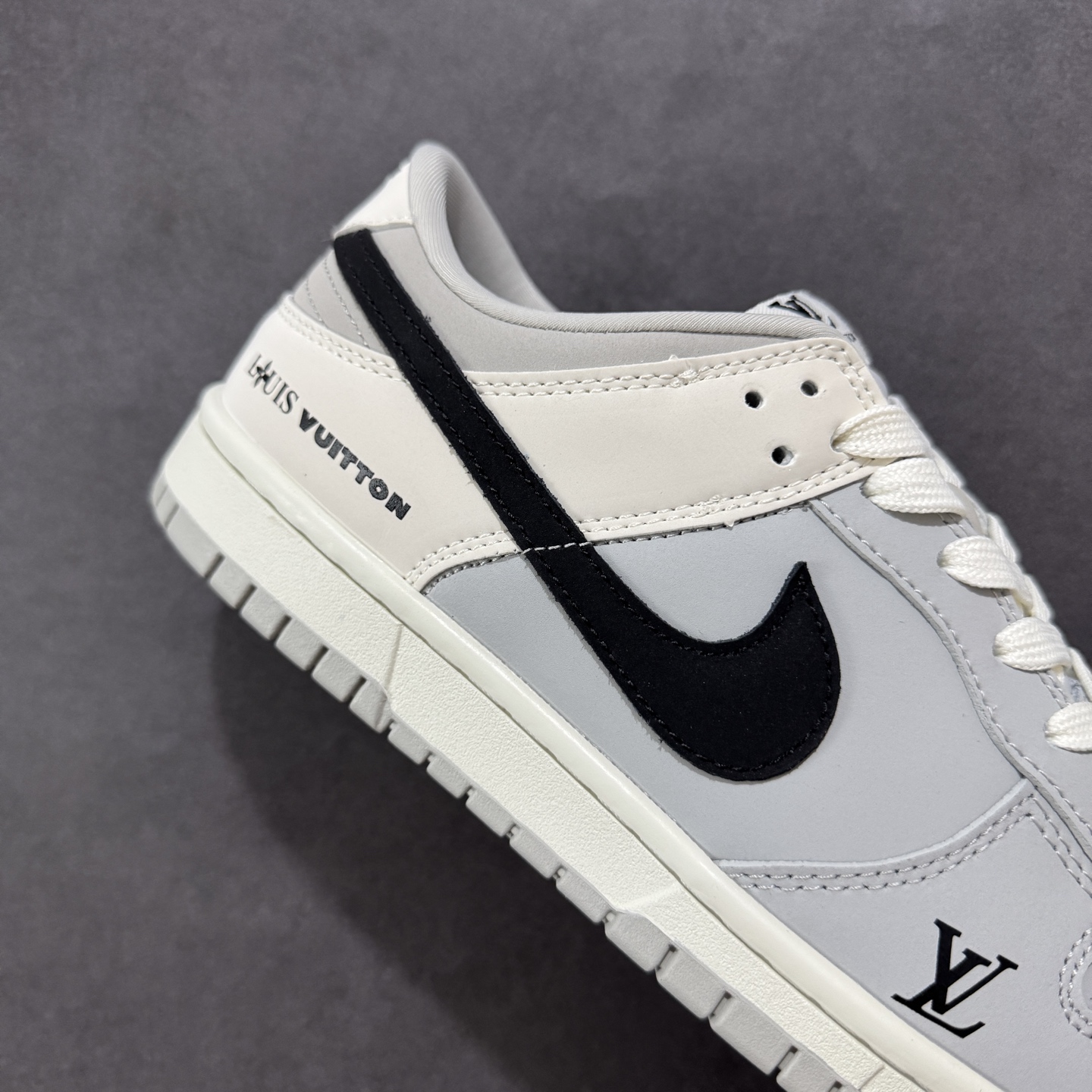 260 定制版Nike SB Dunk Low x Louis Vuitton 灰黑小钩 XY2026-153