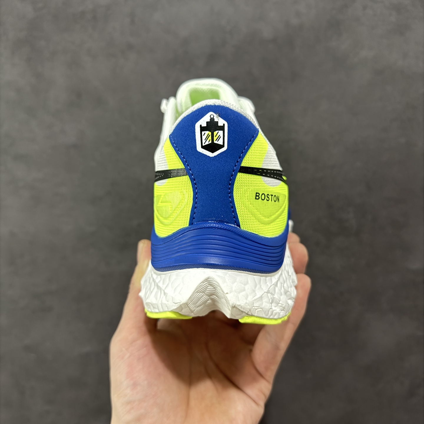 图片[4]-【公司级】原装级别 Saucony 索康尼ENDORPHIN Pro 啡速4 男女马拉松运动跑鞋 性能相比前几代再升级：鞋面采用全新升级的工学网设计 贴合脚部更透气 中底部分使用最新的PWRRUN+材质 搭配PWRRUN+鞋垫使中底的大幅加厚 10mm坡差进一步提供缓震、回弹性能 内底则采用了FORMFIT动态适应系统 动态契合脚型 提升包裹性和舒适性 提供更卓越的动态回馈体验 XT-900橡胶大底 可提供良好的抓地力和较强抗磨性能 尺码：36 36.5 37.5 38 38.5 39 40 40.5 41 42 42.5 43 44 44.5 45-选品中心