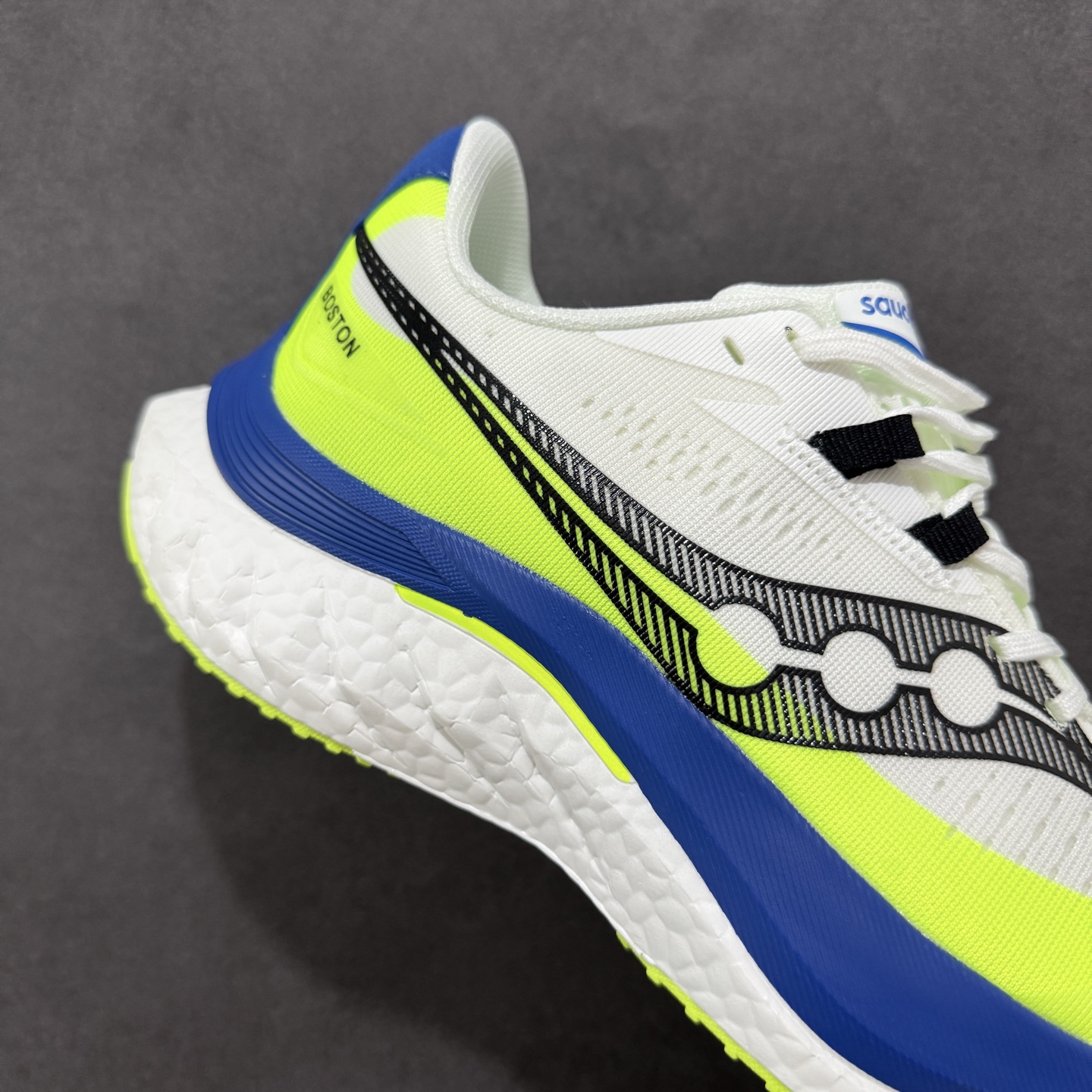 图片[6]-【公司级】原装级别 Saucony 索康尼ENDORPHIN Pro 啡速4 男女马拉松运动跑鞋 性能相比前几代再升级：鞋面采用全新升级的工学网设计 贴合脚部更透气 中底部分使用最新的PWRRUN+材质 搭配PWRRUN+鞋垫使中底的大幅加厚 10mm坡差进一步提供缓震、回弹性能 内底则采用了FORMFIT动态适应系统 动态契合脚型 提升包裹性和舒适性 提供更卓越的动态回馈体验 XT-900橡胶大底 可提供良好的抓地力和较强抗磨性能 尺码：36 36.5 37.5 38 38.5 39 40 40.5 41 42 42.5 43 44 44.5 45-选品中心