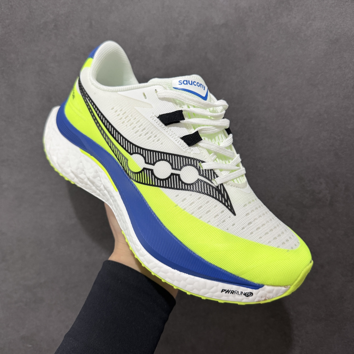 图片[3]-【公司级】原装级别 Saucony 索康尼ENDORPHIN Pro 啡速4 男女马拉松运动跑鞋 性能相比前几代再升级：鞋面采用全新升级的工学网设计 贴合脚部更透气 中底部分使用最新的PWRRUN+材质 搭配PWRRUN+鞋垫使中底的大幅加厚 10mm坡差进一步提供缓震、回弹性能 内底则采用了FORMFIT动态适应系统 动态契合脚型 提升包裹性和舒适性 提供更卓越的动态回馈体验 XT-900橡胶大底 可提供良好的抓地力和较强抗磨性能 尺码：36 36.5 37.5 38 38.5 39 40 40.5 41 42 42.5 43 44 44.5 45-选品中心