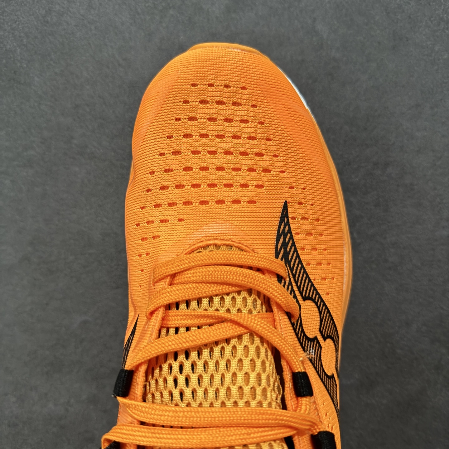 图片[8]-【公司级】原装级别 Saucony 索康尼ENDORPHIN Pro 啡速4 男女马拉松运动跑鞋 性能相比前几代再升级：鞋面采用全新升级的工学网设计 贴合脚部更透气 中底部分使用最新的PWRRUN+材质 搭配PWRRUN+鞋垫使中底的大幅加厚 10mm坡差进一步提供缓震、回弹性能 内底则采用了FORMFIT动态适应系统 动态契合脚型 提升包裹性和舒适性 提供更卓越的动态回馈体验 XT-900橡胶大底 可提供良好的抓地力和较强抗磨性能 尺码：36 36.5 37.5 38 38.5 39 40 40.5 41 42 42.5 43 44 44.5 45-选品中心