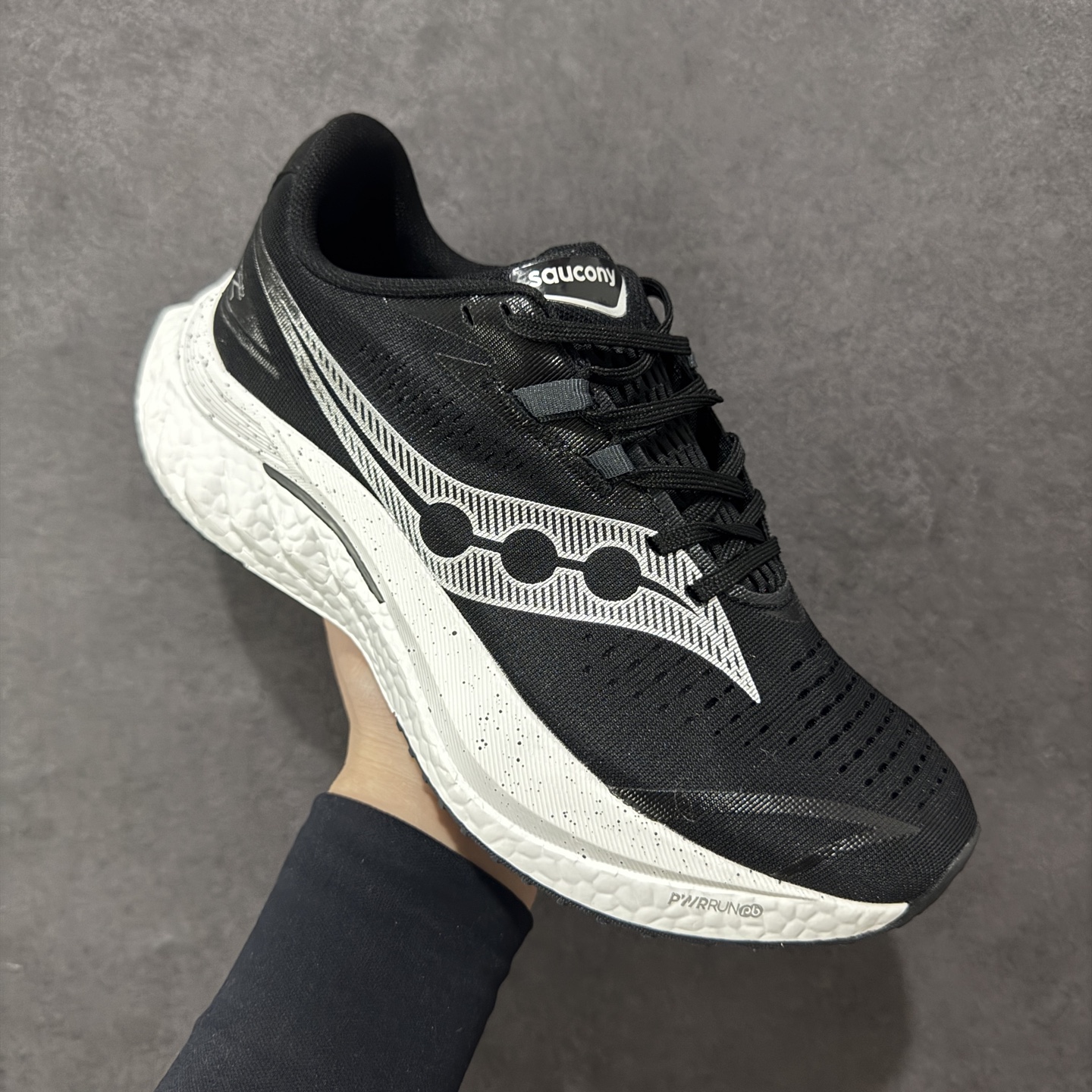 图片[3]-【公司级】原装级别 Saucony 索康尼ENDORPHIN Pro 啡速4 男女马拉松运动跑鞋 性能相比前几代再升级：鞋面采用全新升级的工学网设计 贴合脚部更透气 中底部分使用最新的PWRRUN+材质 搭配PWRRUN+鞋垫使中底的大幅加厚 10mm坡差进一步提供缓震、回弹性能 内底则采用了FORMFIT动态适应系统 动态契合脚型 提升包裹性和舒适性 提供更卓越的动态回馈体验 XT-900橡胶大底 可提供良好的抓地力和较强抗磨性能 尺码：36 36.5 37.5 38 38.5 39 40 40.5 41 42 42.5 43 44 44.5 45-选品中心