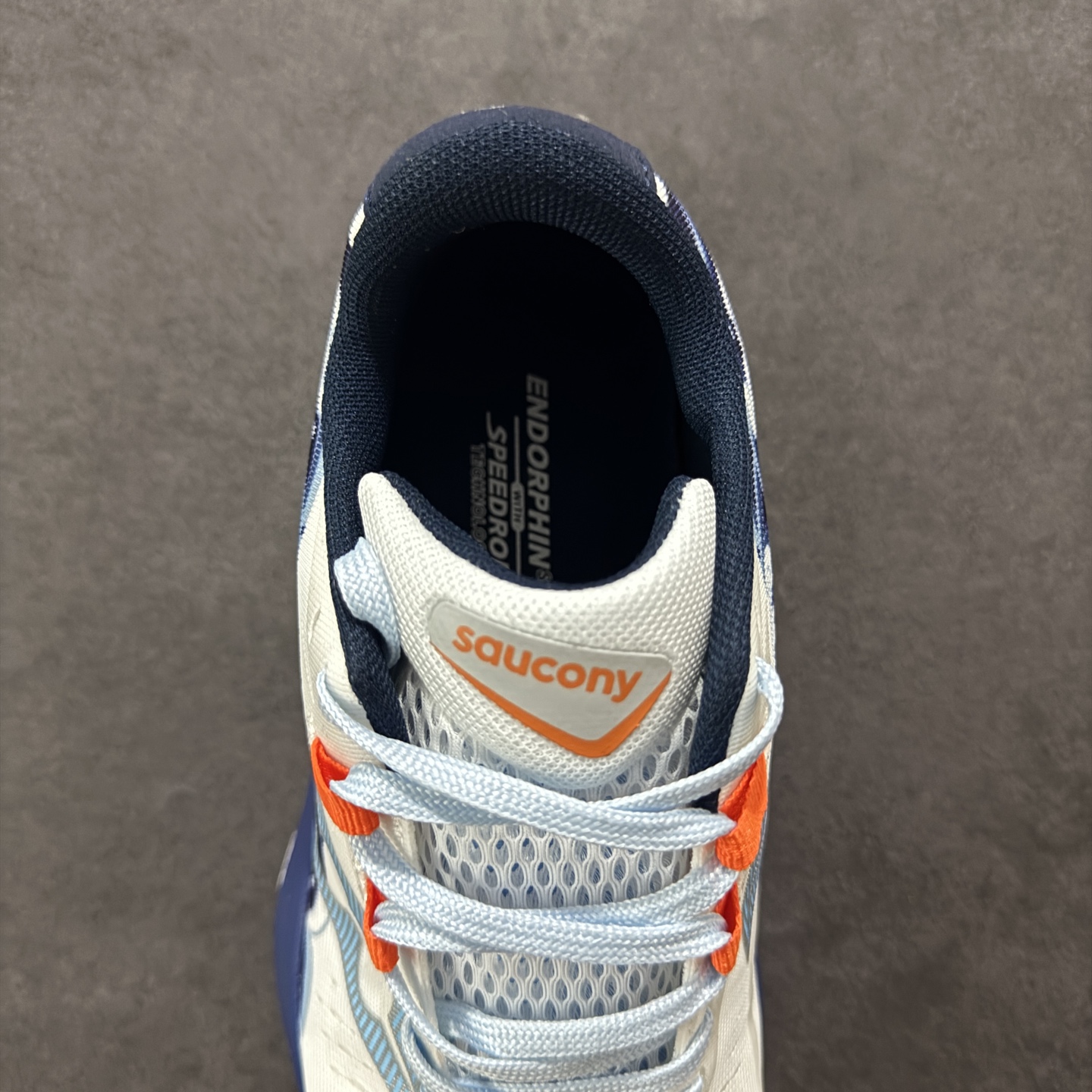 图片[7]-【公司级】原装级别 Saucony 索康尼ENDORPHIN Pro 啡速4 男女马拉松运动跑鞋 性能相比前几代再升级：鞋面采用全新升级的工学网设计 贴合脚部更透气 中底部分使用最新的PWRRUN+材质 搭配PWRRUN+鞋垫使中底的大幅加厚 10mm坡差进一步提供缓震、回弹性能 内底则采用了FORMFIT动态适应系统 动态契合脚型 提升包裹性和舒适性 提供更卓越的动态回馈体验 XT-900橡胶大底 可提供良好的抓地力和较强抗磨性能 尺码：36 36.5 37.5 38 38.5 39 40 40.5 41 42 42.5 43 44 44.5 45-选品中心