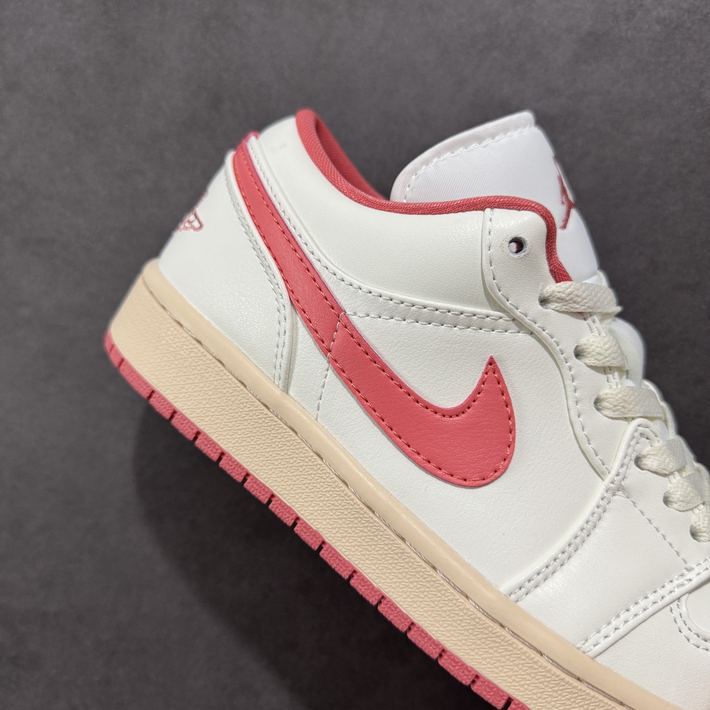 200 K版Air Jordan 1 Retro Low ”Pink Salt” 粉白 DC0774-109