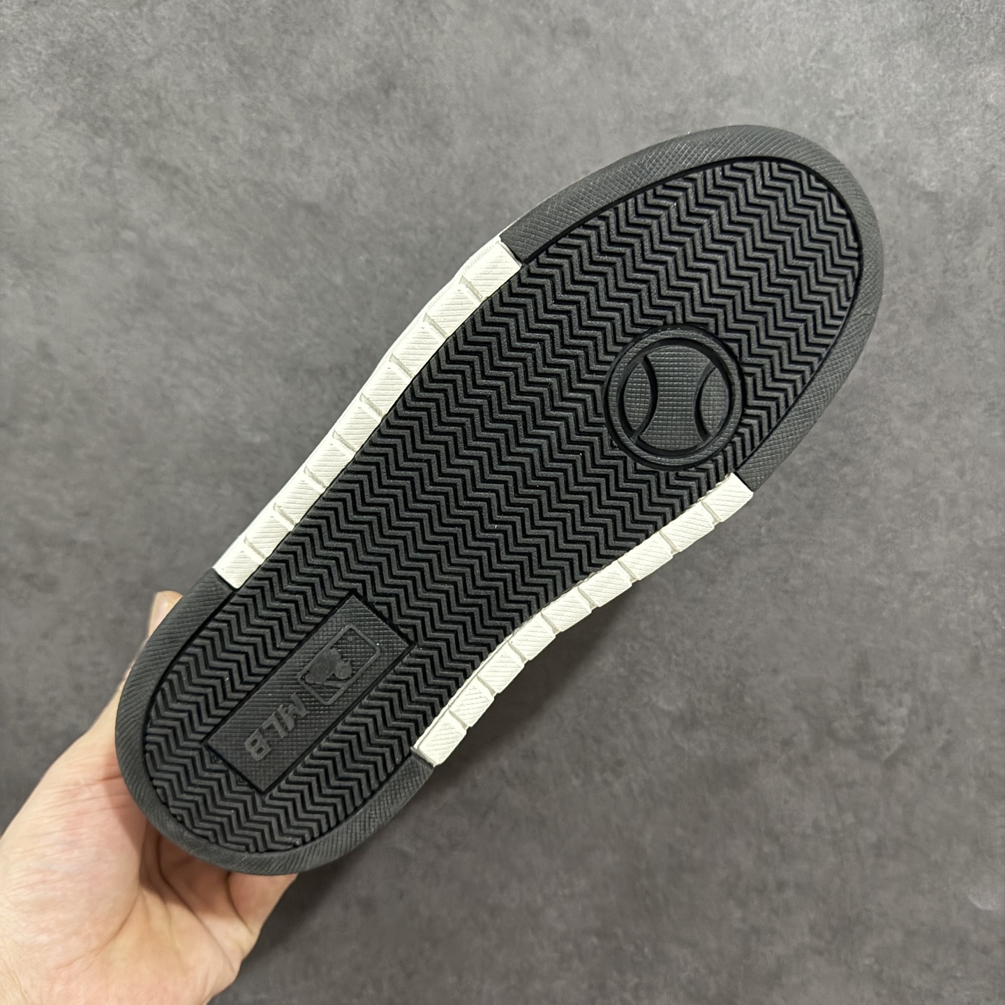 图片[9]-【公司级】MLB Chunky Liner Basic 复古印花学长鞋系列低帮轻量增高厚底百搭休闲运动慢跑鞋板鞋 Korea韩国联名NY美国榄球纽约洋基队限定 韩国代购专供 全套原楦原纸板原厂数据开发 正确中底拉帮中底网布细节 平台代购专供 左脚内置芯片 韩国代购吊牌标贴 独家一比一RB+MD组合大底 高频后跟小人Logo精准对位立体饱满 正确网布加超迁鞋面 转印中底走线紧密 转印Logo工艺表层防刮不掉色 尺码：35 36 36.5 37.5 38 38.5 39 40 40.5 41 42 42.5 43 44-选品中心