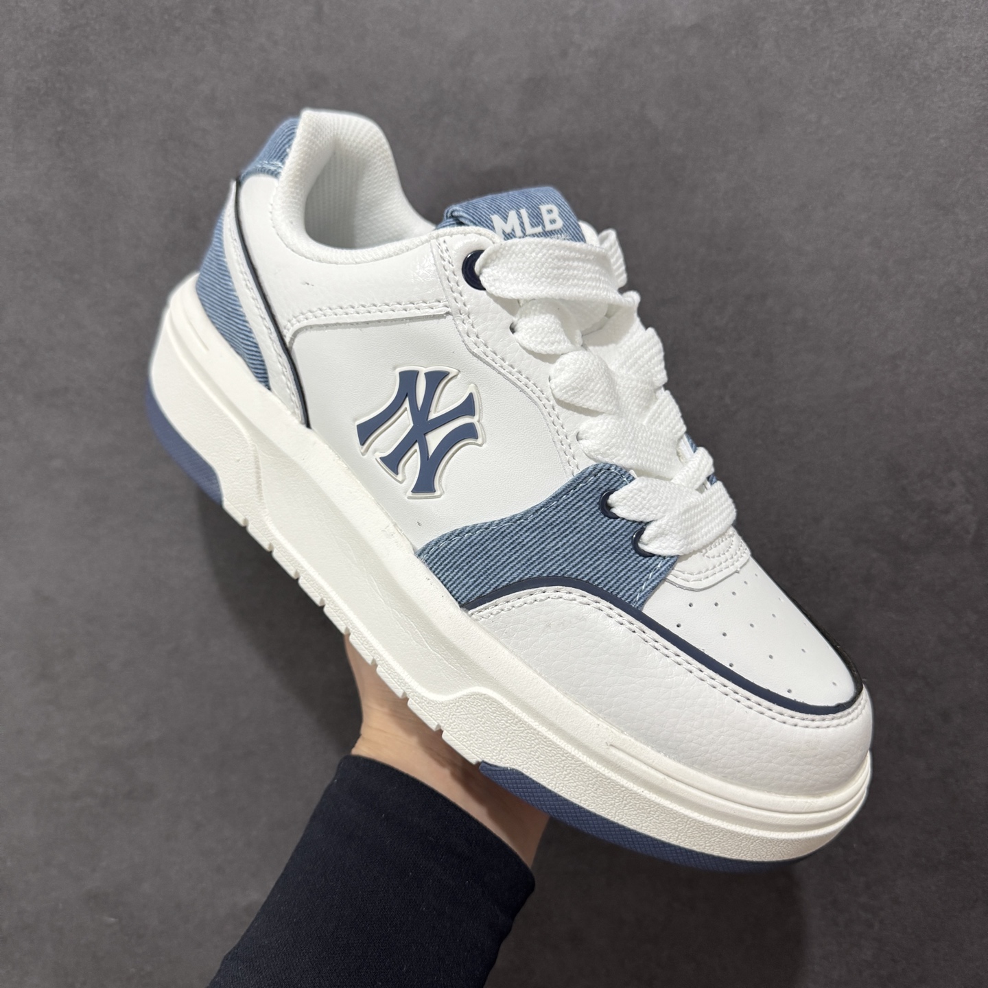 图片[3]-【公司级】MLB Chunky Liner Basic 复古印花学长鞋系列低帮轻量增高厚底百搭休闲运动慢跑鞋板鞋 Korea韩国联名NY美国榄球纽约洋基队限定 韩国代购专供 全套原楦原纸板原厂数据开发 正确中底拉帮中底网布细节 平台代购专供 左脚内置芯片 韩国代购吊牌标贴 独家一比一RB+MD组合大底 高频后跟小人Logo精准对位立体饱满 正确网布加超迁鞋面 转印中底走线紧密 转印Logo工艺表层防刮不掉色 尺码：35 36 36.5 37.5 38 38.5 39 40 40.5 41 42 42.5 43 44-选品中心