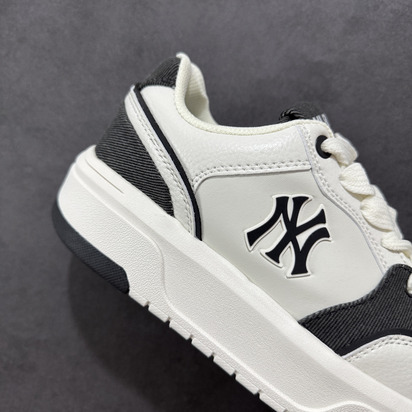 图片[6]-【公司级】MLB Chunky Liner Basic 复古印花学长鞋系列低帮轻量增高厚底百搭休闲运动慢跑鞋板鞋 Korea韩国联名NY美国榄球纽约洋基队限定 韩国代购专供 全套原楦原纸板原厂数据开发 正确中底拉帮中底网布细节 平台代购专供 左脚内置芯片 韩国代购吊牌标贴 独家一比一RB+MD组合大底 高频后跟小人Logo精准对位立体饱满 正确网布加超迁鞋面 转印中底走线紧密 转印Logo工艺表层防刮不掉色 尺码：35 36 36.5 37.5 38 38.5 39 40 40.5 41 42 42.5 43 44-选品中心