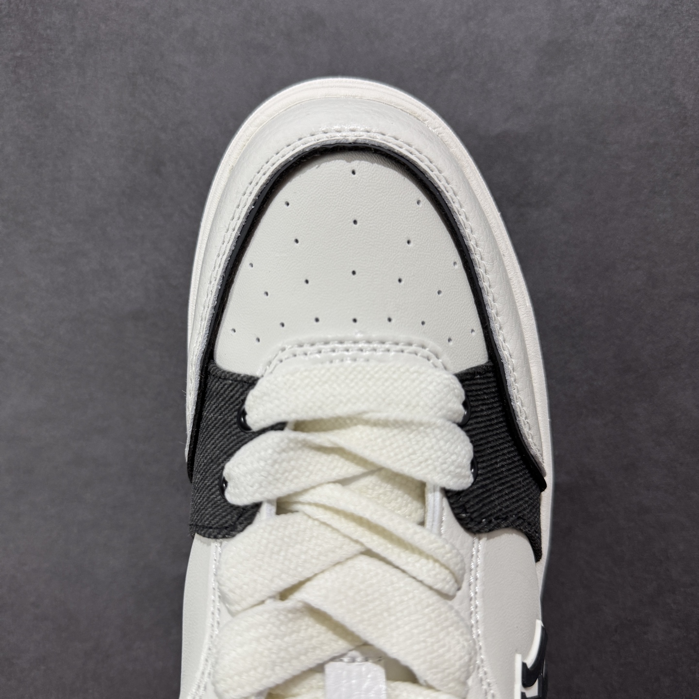 图片[8]-【公司级】MLB Chunky Liner Basic 复古印花学长鞋系列低帮轻量增高厚底百搭休闲运动慢跑鞋板鞋 Korea韩国联名NY美国榄球纽约洋基队限定 韩国代购专供 全套原楦原纸板原厂数据开发 正确中底拉帮中底网布细节 平台代购专供 左脚内置芯片 韩国代购吊牌标贴 独家一比一RB+MD组合大底 高频后跟小人Logo精准对位立体饱满 正确网布加超迁鞋面 转印中底走线紧密 转印Logo工艺表层防刮不掉色 尺码：35 36 36.5 37.5 38 38.5 39 40 40.5 41 42 42.5 43 44-选品中心