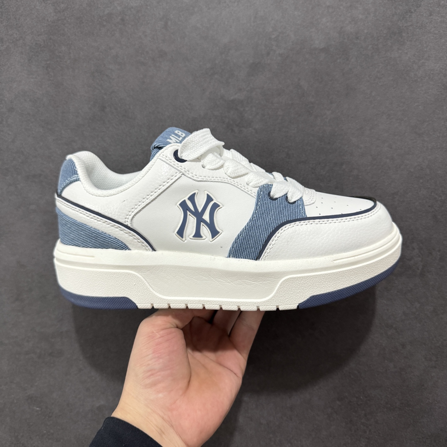 【公司级】MLB Chunky Liner Basic 复古印花学长鞋系列低帮轻量增高厚底百搭休闲运动慢跑鞋板鞋 Korea韩国联名NY美国榄球纽约洋基队限定 韩国代购专供 全套原楦原纸板原厂数据开发 正确中底拉帮中底网布细节 平台代购专供 左脚内置芯片 韩国代购吊牌标贴 独家一比一RB+MD组合大底 高频后跟小人Logo精准对位立体饱满 正确网布加超迁鞋面 转印中底走线紧密 转印Logo工艺表层防刮不掉色 尺码:35 36 36.5 37.5 38 38.5 39 40 40.5 41 42 42.5 43 44-选品中心