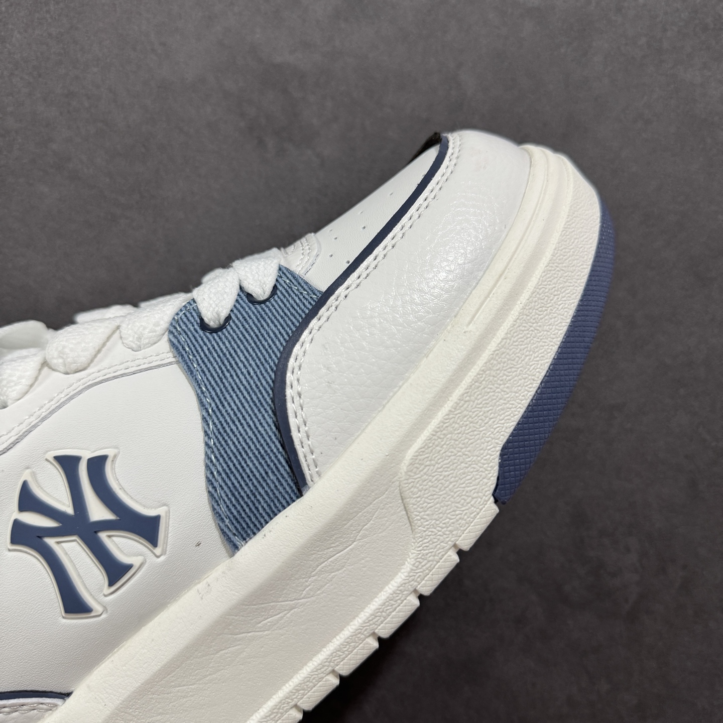 图片[5]-【公司级】MLB Chunky Liner Basic 复古印花学长鞋系列低帮轻量增高厚底百搭休闲运动慢跑鞋板鞋 Korea韩国联名NY美国榄球纽约洋基队限定 韩国代购专供 全套原楦原纸板原厂数据开发 正确中底拉帮中底网布细节 平台代购专供 左脚内置芯片 韩国代购吊牌标贴 独家一比一RB+MD组合大底 高频后跟小人Logo精准对位立体饱满 正确网布加超迁鞋面 转印中底走线紧密 转印Logo工艺表层防刮不掉色 尺码：35 36 36.5 37.5 38 38.5 39 40 40.5 41 42 42.5 43 44-选品中心