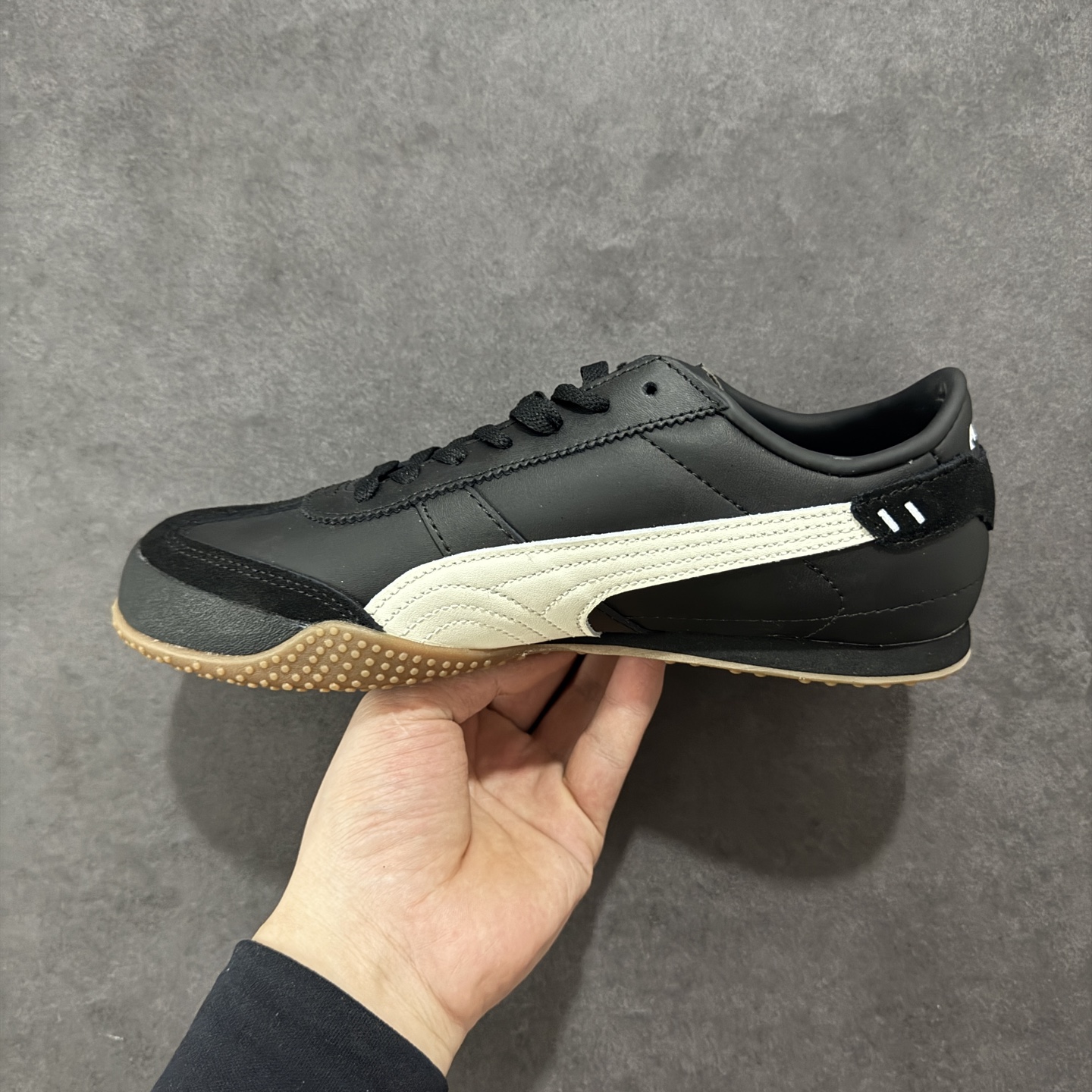 图片[2]-【公司级】Puma Bellta UT Leather 彪马薄底系列 复古运动休闲跑鞋 鞋面设计轻量透气 提供了舒适性和穿着感受 柔软内里材质 穿着更加舒适 橡胶鞋底提供持久的牵引力 货号： 402186 08 尺码： 36 36.5 37.5 38 38.5 39 40 40.5 41 42 42.5 43 44 45-选品中心