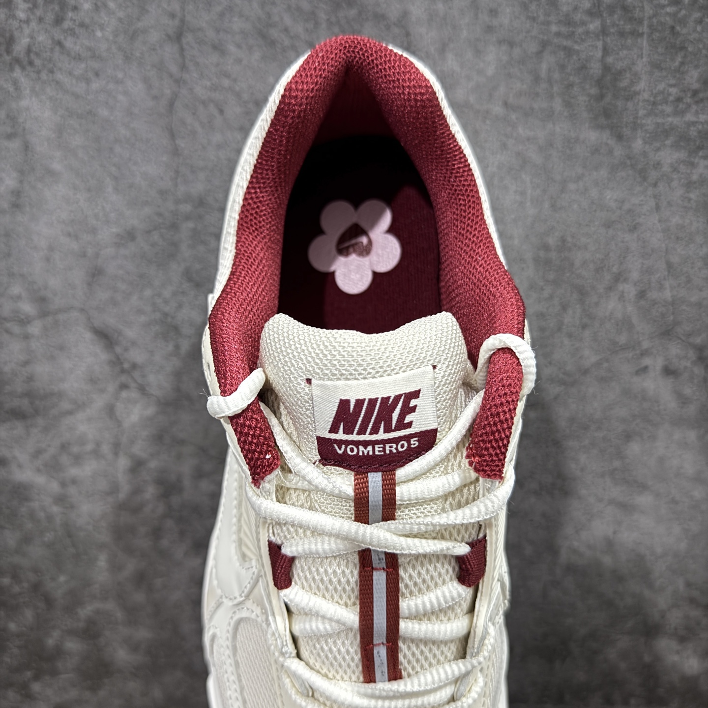 图片[8]-【Mok纯原】NK Zoom Vomero 5 佛莫罗5代系列经典复古运动慢跑鞋 米红 HF0737-111 市售最强天花板‼️ 前后掌均有气垫加持 市场唯一正品的色卡 高频 组合大底的顶级产物！ 原装档案原数据纸版楦型 采用正确色卡 合成革饰片组合双层网眼布鞋面材质 升级正确后跟TPU加固#耐弯折热塑框架支撑鞋身 正确4层组织中底搭载EVA轻量缓震(中底带有Zoom气垫加持 区别市面版本!!)#嵌入双层革新物料鞋垫,外置防滑耐磨橡胶底片 复古气质十足❗️ 尺码：35.5-46-选品中心