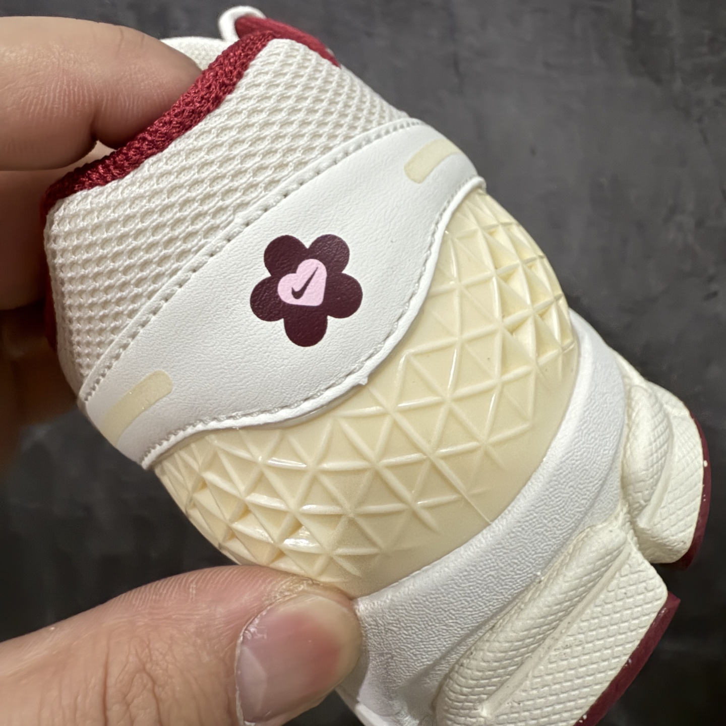 图片[2]-【Mok纯原】NK Zoom Vomero 5 佛莫罗5代系列经典复古运动慢跑鞋 米红 HF0737-111 市售最强天花板‼️ 前后掌均有气垫加持 市场唯一正品的色卡 高频 组合大底的顶级产物！ 原装档案原数据纸版楦型 采用正确色卡 合成革饰片组合双层网眼布鞋面材质 升级正确后跟TPU加固#耐弯折热塑框架支撑鞋身 正确4层组织中底搭载EVA轻量缓震(中底带有Zoom气垫加持 区别市面版本!!)#嵌入双层革新物料鞋垫,外置防滑耐磨橡胶底片 复古气质十足❗️ 尺码：35.5-46-选品中心