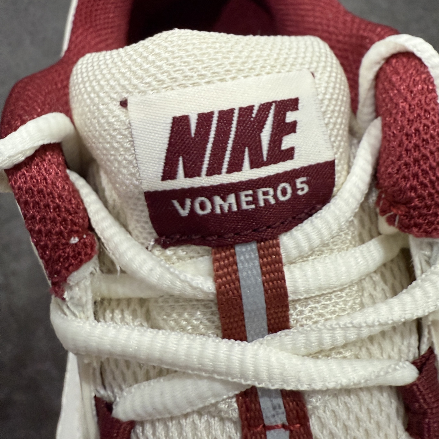 图片[6]-【Mok纯原】NK Zoom Vomero 5 佛莫罗5代系列经典复古运动慢跑鞋 米红 HF0737-111 市售最强天花板‼️ 前后掌均有气垫加持 市场唯一正品的色卡 高频 组合大底的顶级产物！ 原装档案原数据纸版楦型 采用正确色卡 合成革饰片组合双层网眼布鞋面材质 升级正确后跟TPU加固#耐弯折热塑框架支撑鞋身 正确4层组织中底搭载EVA轻量缓震(中底带有Zoom气垫加持 区别市面版本!!)#嵌入双层革新物料鞋垫,外置防滑耐磨橡胶底片 复古气质十足❗️ 尺码：35.5-46-选品中心