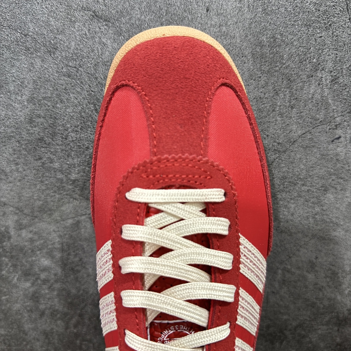 【正确版】AD Wmns SL72 OG 系列德训足球风百搭低帮休闲运动板鞋 JI2746 采用高弹E