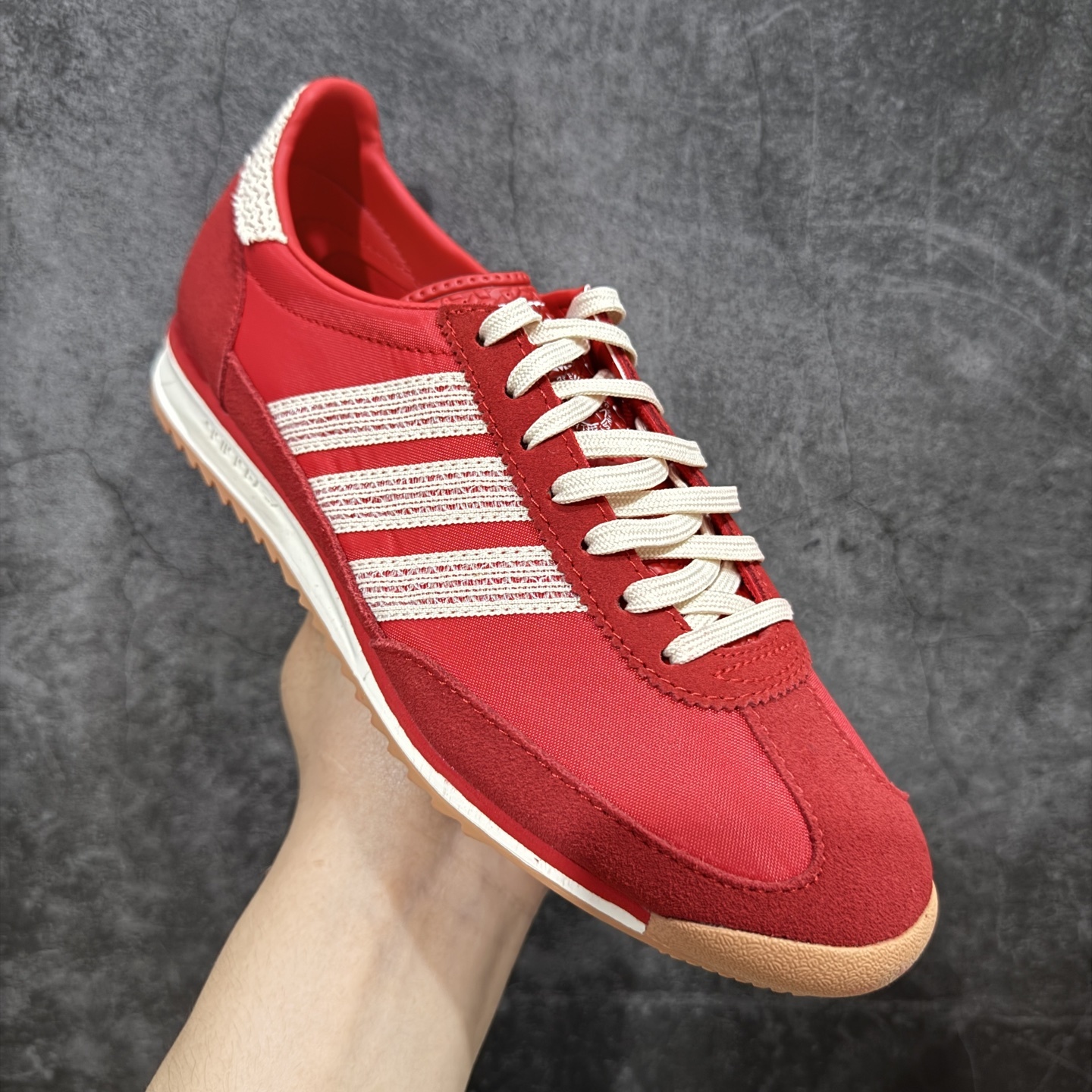 【正确版】AD Wmns SL72 OG 系列德训足球风百搭低帮休闲运动板鞋 JI2746 采用高弹E