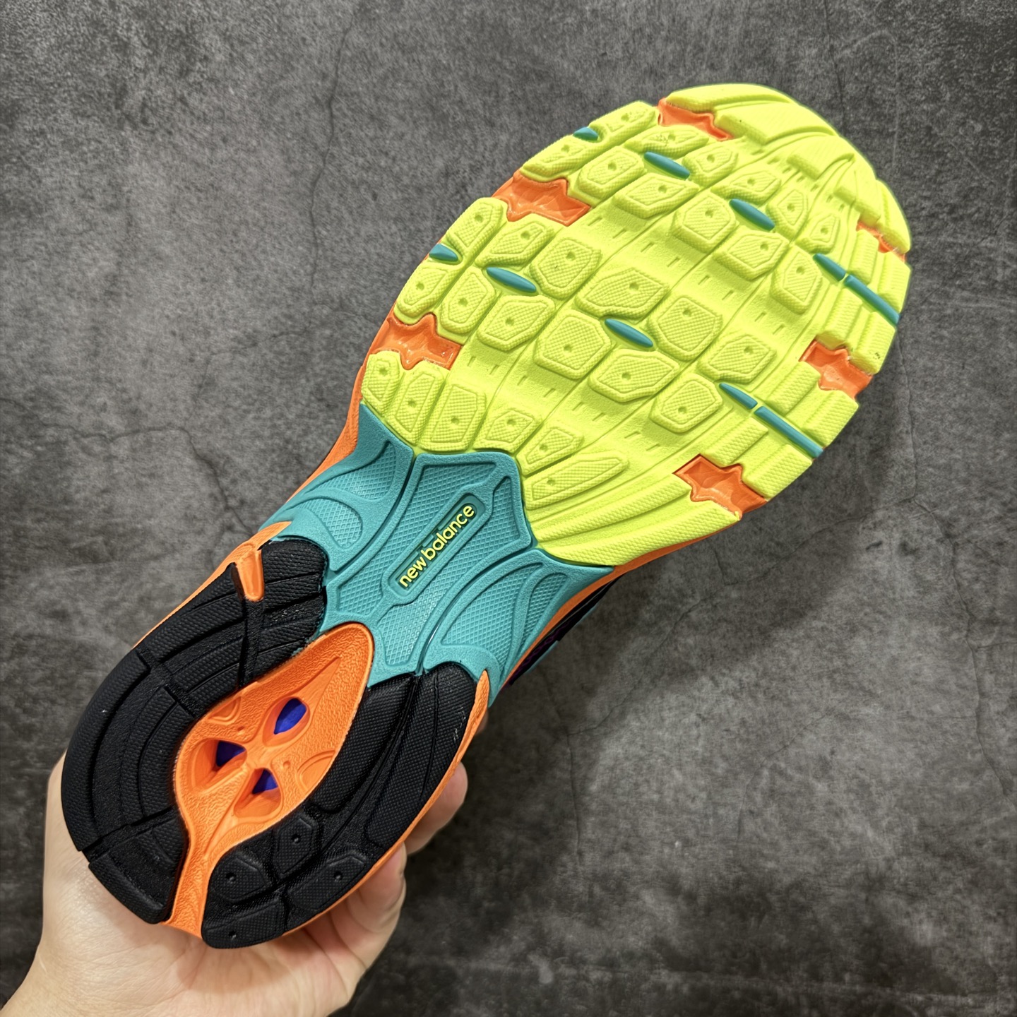 图片[9]-【公司级】New Balance NB740系列复古老爹风休闲运动慢跑鞋 原盒 原吊牌 组合大底 1：1制作 此款鞋采用近几年比较流行的版型设计，外观时尚大气，鞋底采用耐磨的材质，穿上它，让您在平时生活和工作中都会感觉到舒适的体验。 货号：U740MC2 尺码：36 36.5 37.5 38 38.5 39 40 40.5 41 42 42.5 43 44 44.5 45-选品中心