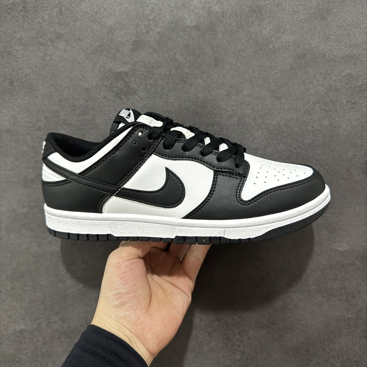 图片[7]-【5A纯原福利】Nike Dunk Low系列 休闲运动板鞋 纯原大厂出品 头层好货 白菜底价 全码福利 一步到位 长期补货 不论零售还是跑量都是极佳选择 全套原楦原模打造完美版型 独家原厂航空铝磨具打磨大底 鞋头坡度极致还原 无解鞋型 原盒原配 原厂冲刀 全鞋零毛边皮料切割 工艺 品质 鞋型 清洁度 都是上等的好货 尺码：35.5 36 37 37.5 38 38.5 39 40 40.5 41 42 42.5 43 44 45 46 47.5 货号：DD1503-107-选品中心