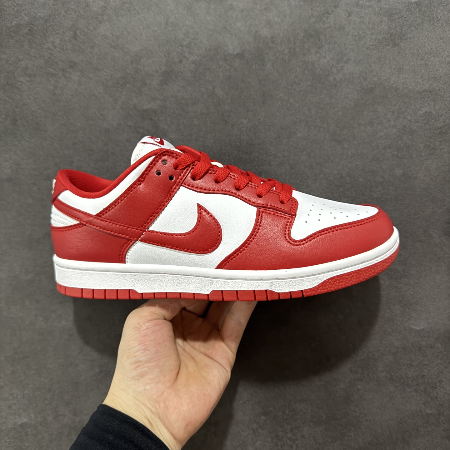 图片[8]-【5A纯原福利】Nike Dunk Low系列 休闲运动板鞋 纯原大厂出品 头层好货 白菜底价 全码福利 一步到位 长期补货 不论零售还是跑量都是极佳选择 全套原楦原模打造完美版型 独家原厂航空铝磨具打磨大底 鞋头坡度极致还原 无解鞋型 原盒原配 原厂冲刀 全鞋零毛边皮料切割 工艺 品质 鞋型 清洁度 都是上等的好货 尺码：35.5 36 37 37.5 38 38.5 39 40 40.5 41 42 42.5 43 44 45 46 47.5 货号：DD1503-107-选品中心