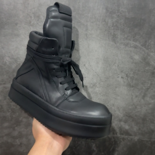  
【莞产】RO / Rick Owens 瑞克·欧文斯 倒三角/经典底/细鞋带款，全乳白色！
【皮料】