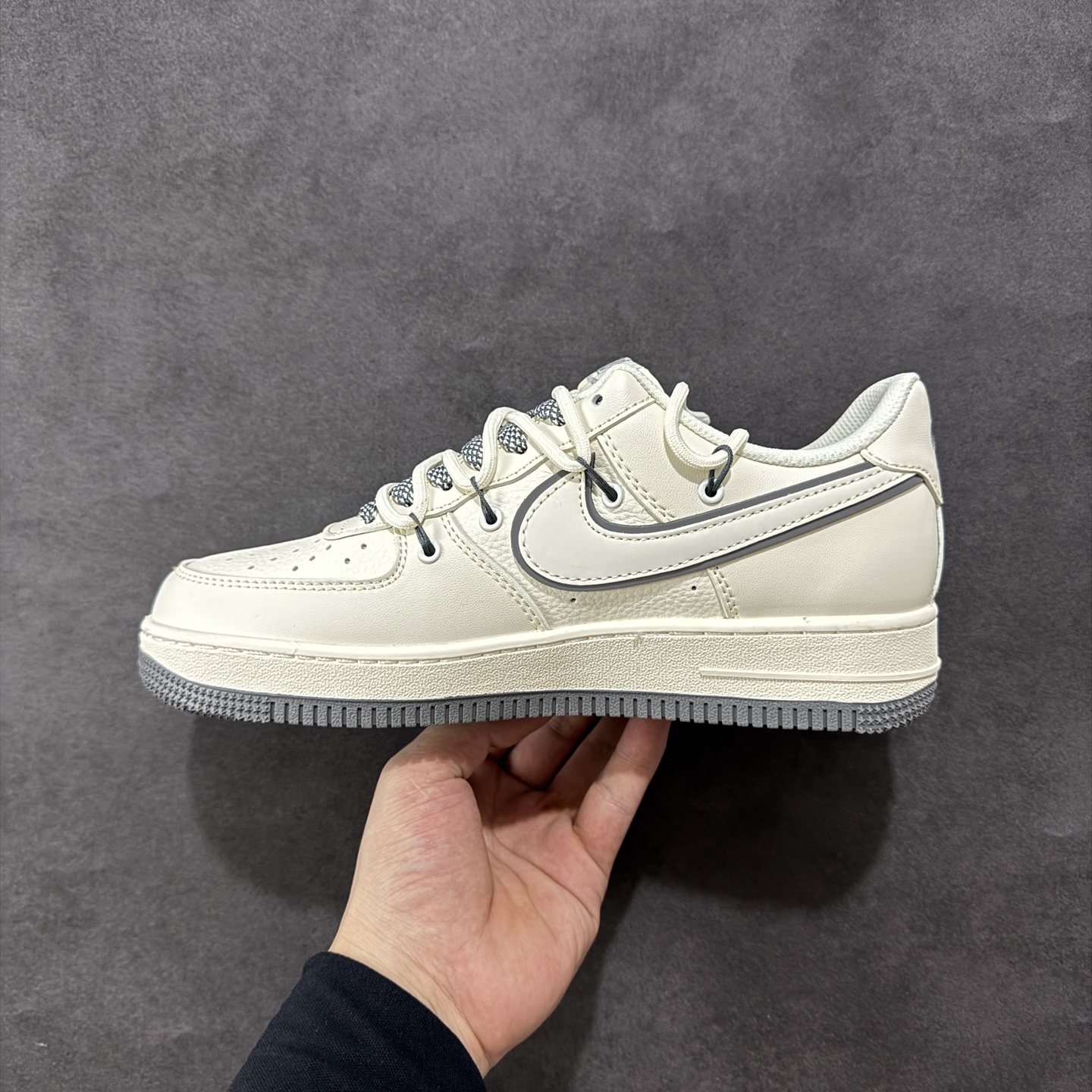 【定制版】Nike Air Force 1'07 Low LV联名 米灰底抽绳 空军一号低帮休闲板鞋 DM6868-100