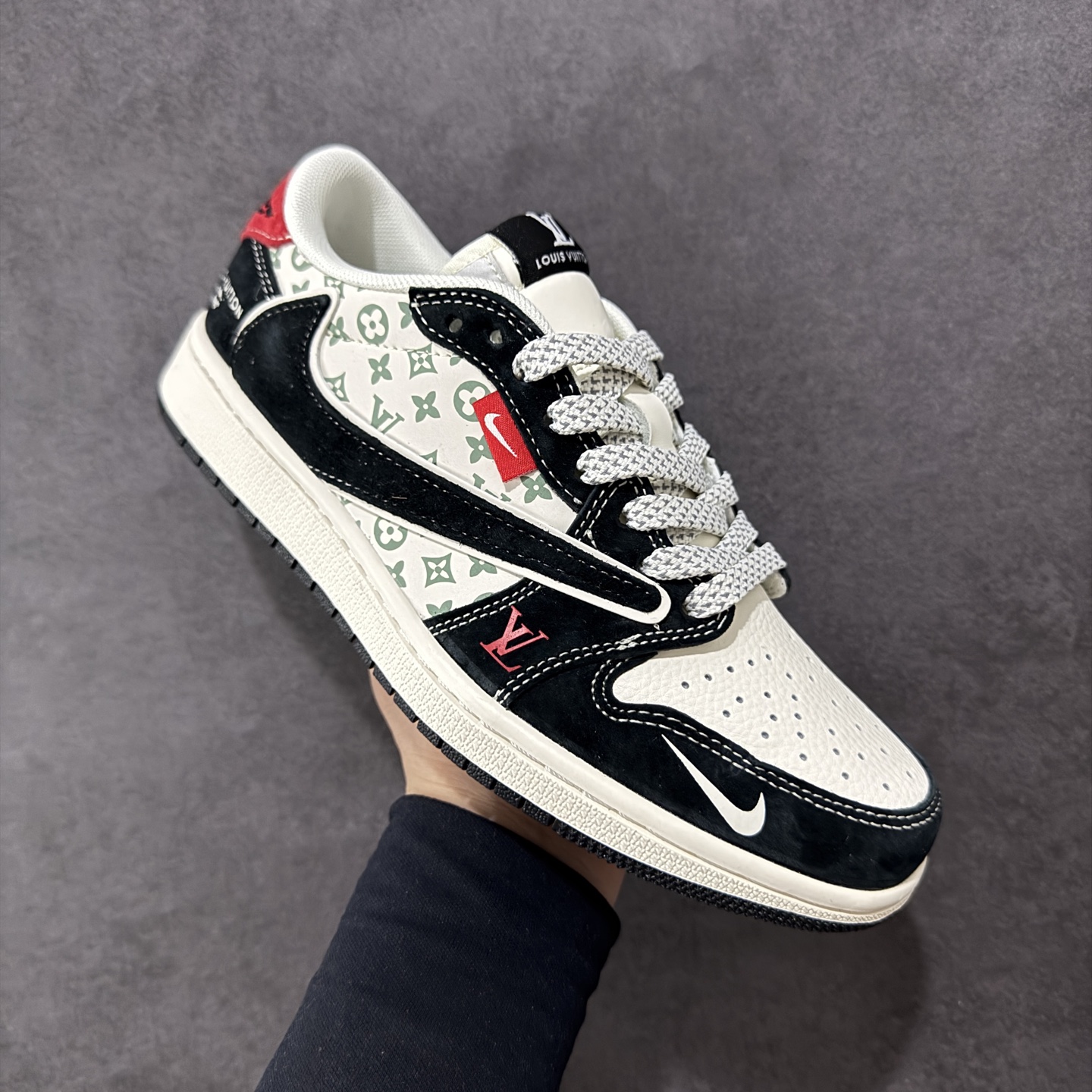 【定制版】Travis Scott x Fragment Design x Air Jordan 1 Low OG SP AJ1 LV联名 黑红尾 低帮文化休闲板鞋 YX5066-333