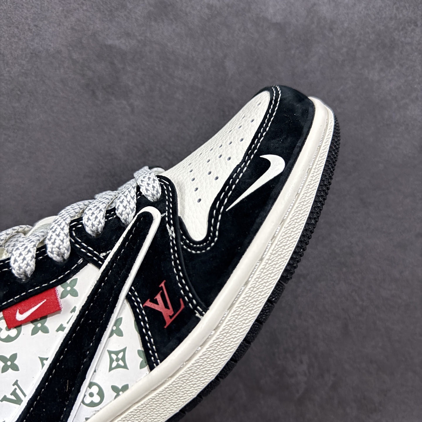 【定制版】Travis Scott x Fragment Design x Air Jordan 1 Low OG SP AJ1 LV联名 黑红尾 低帮文化休闲板鞋 YX5066-333