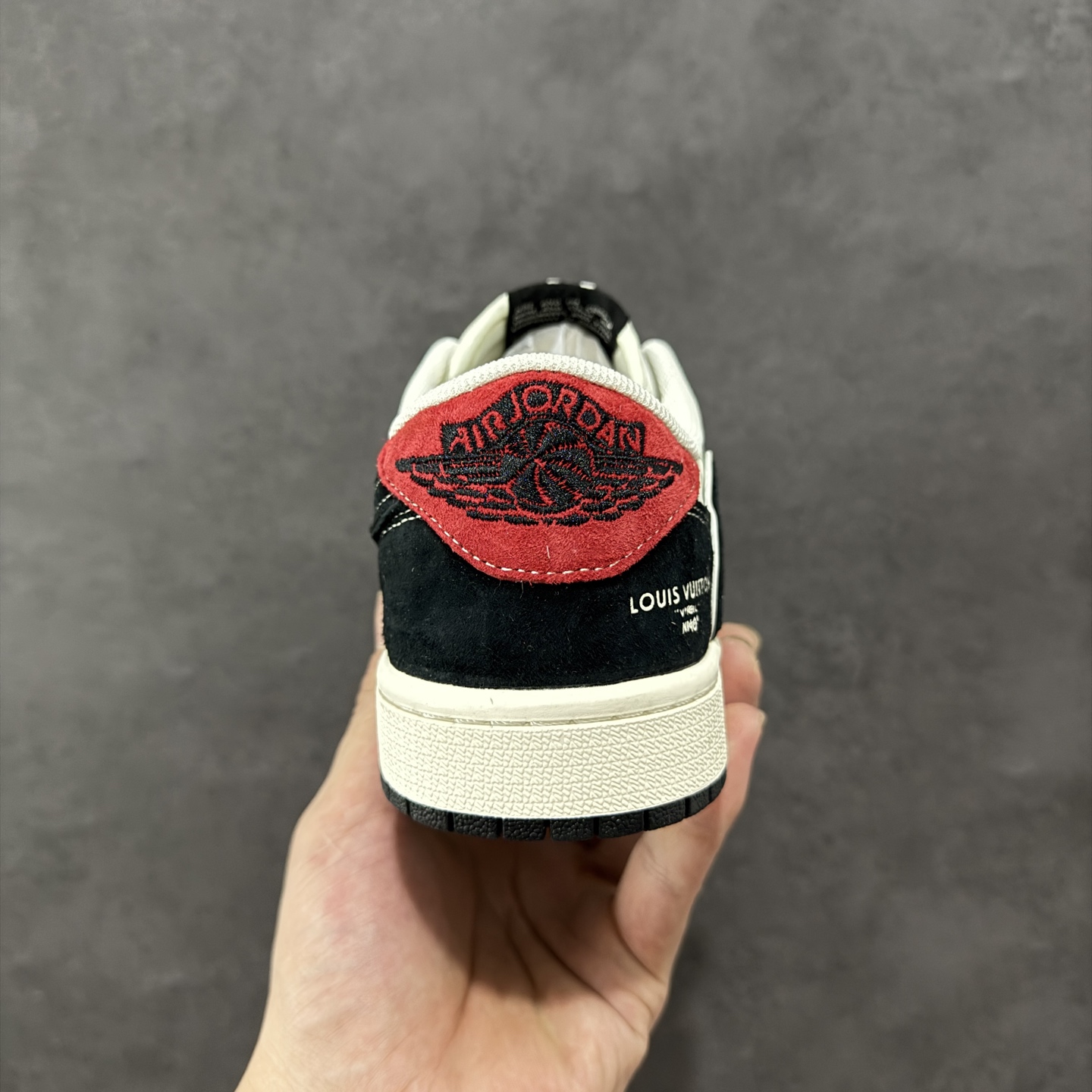 【定制版】Travis Scott x Fragment Design x Air Jordan 1 Low OG SP AJ1 LV联名 黑红尾 低帮文化休闲板鞋 YX5066-333